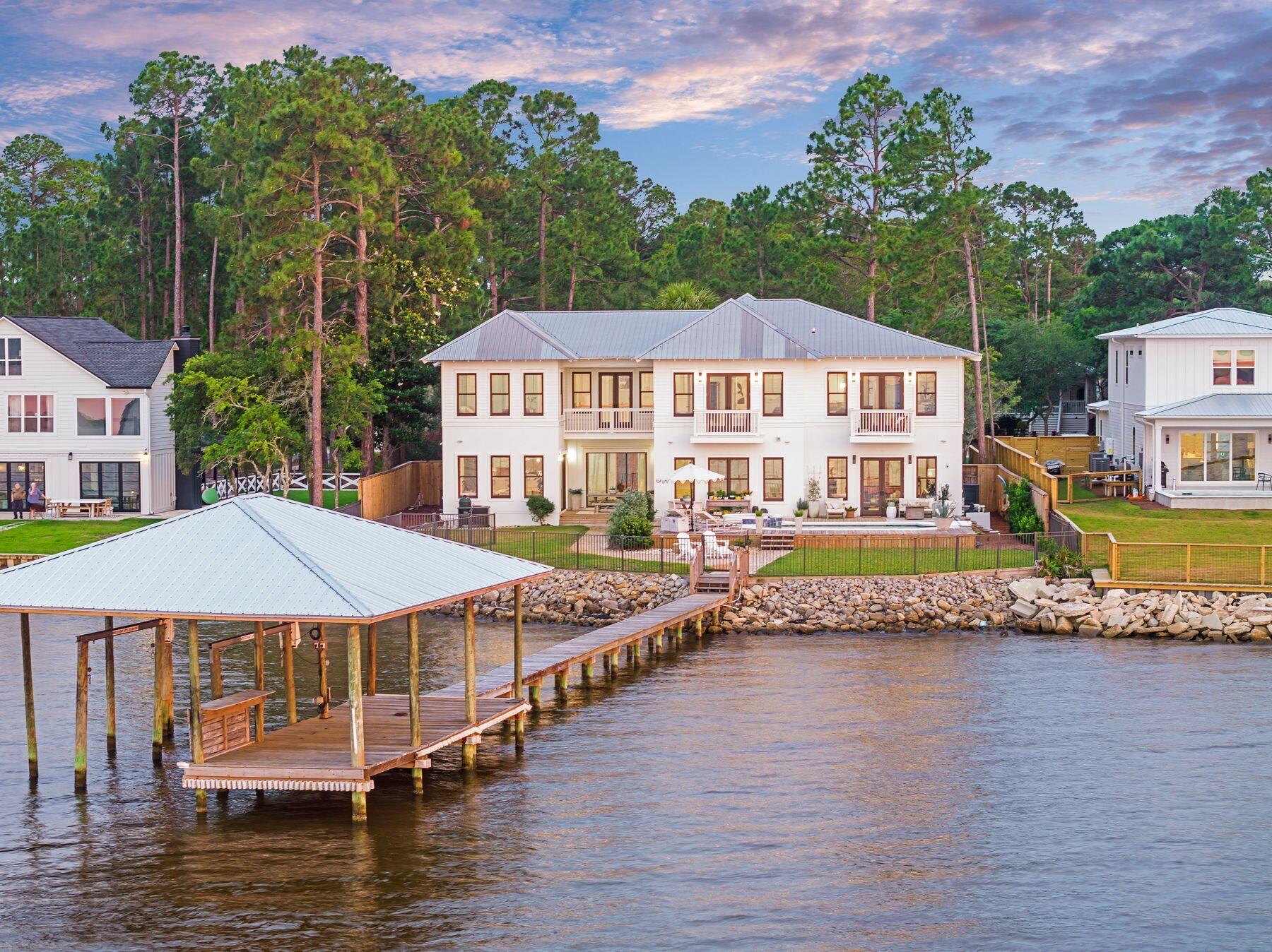 BAY PINE SHORES - Residential