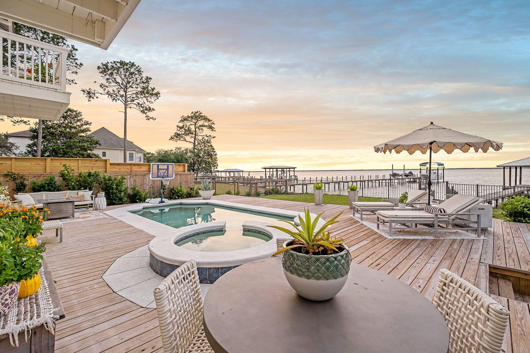BAY PINE SHORES - Residential