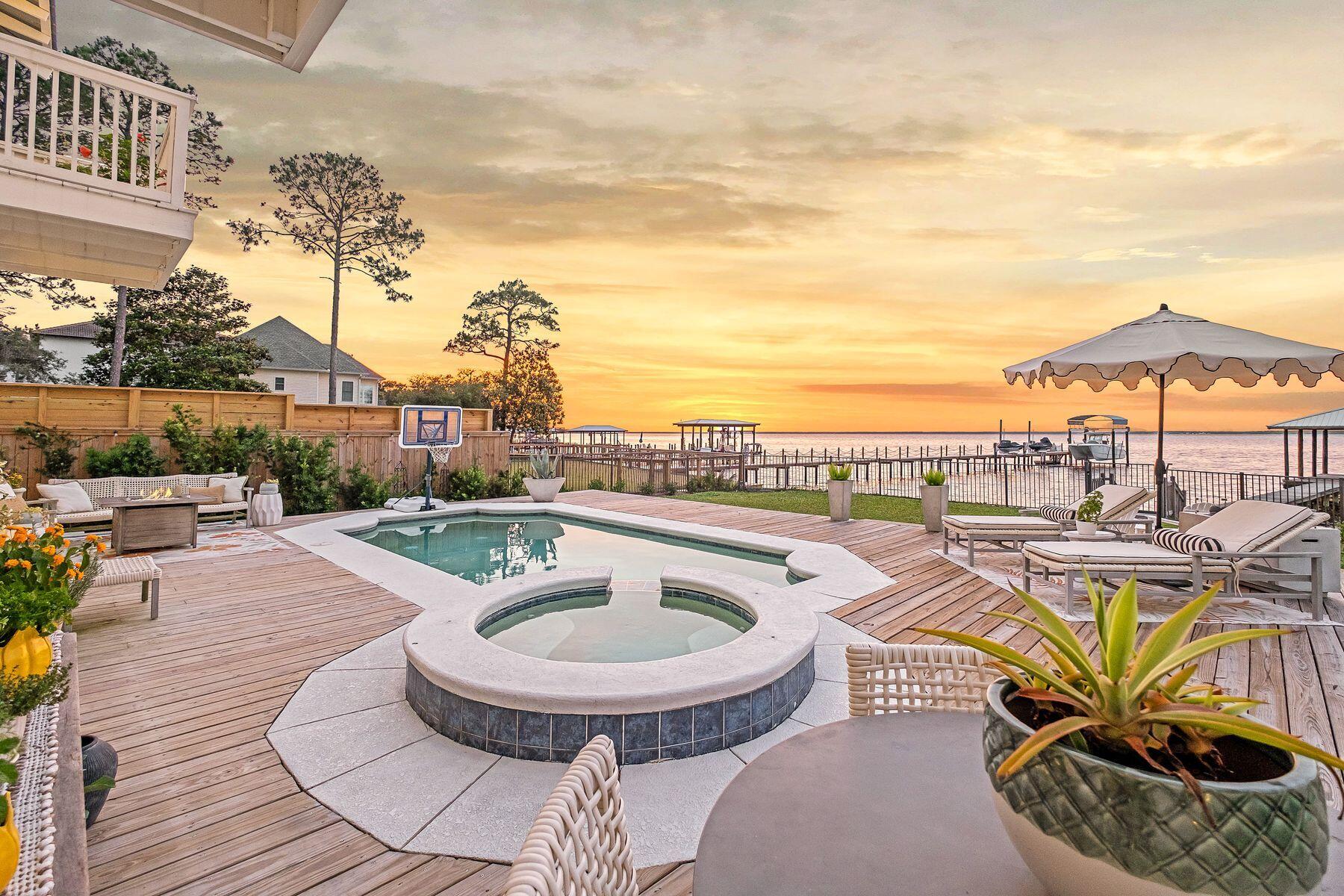 BAY PINE SHORES - Residential