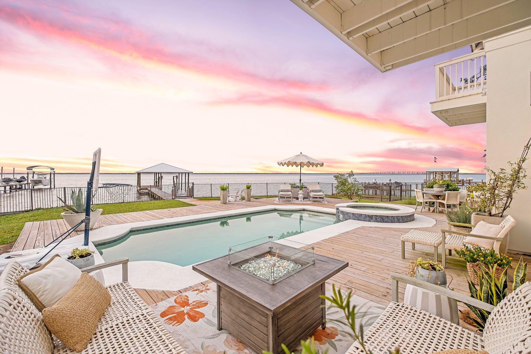 BAY PINE SHORES - Residential