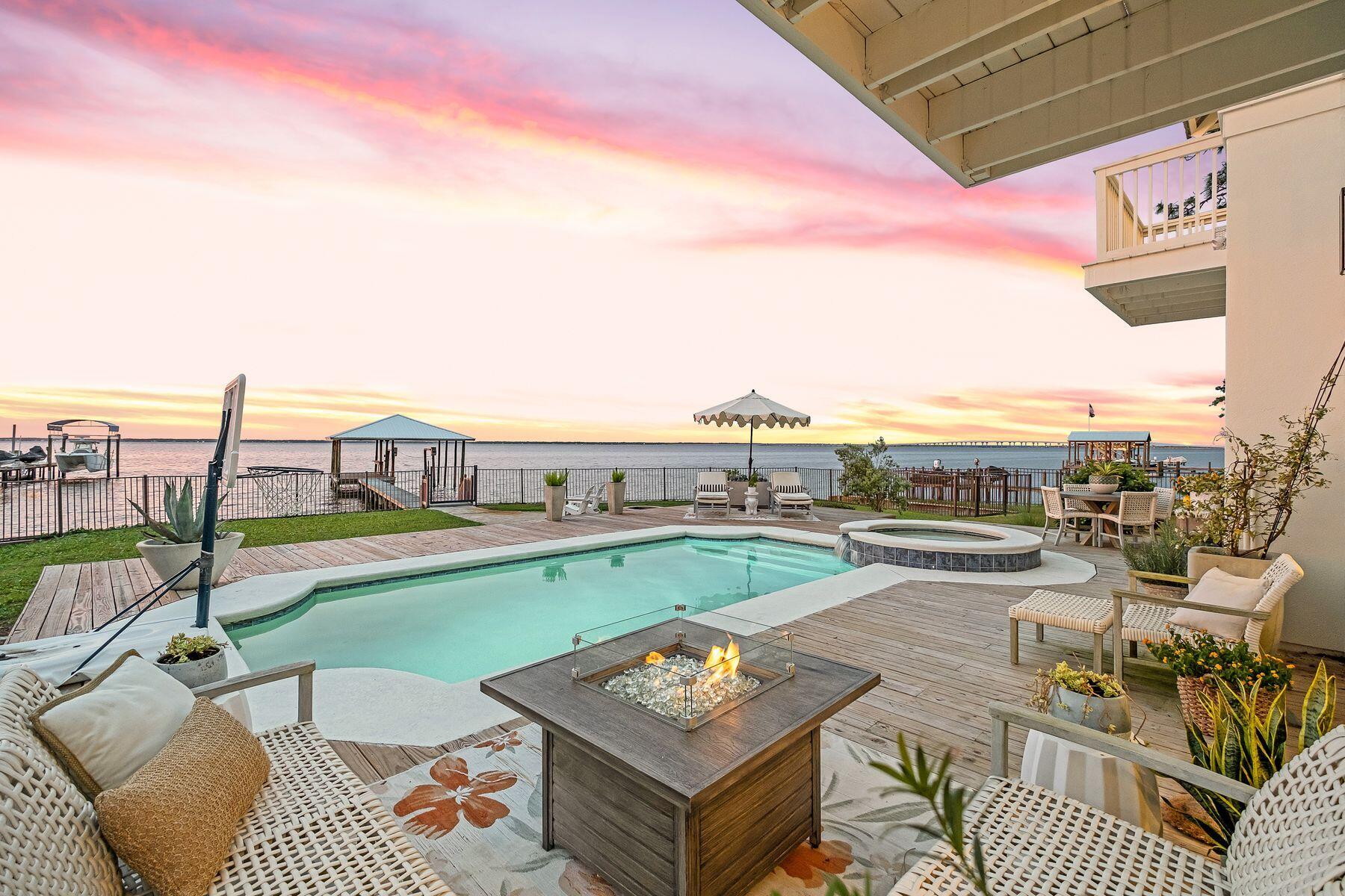 BAY PINE SHORES - Residential