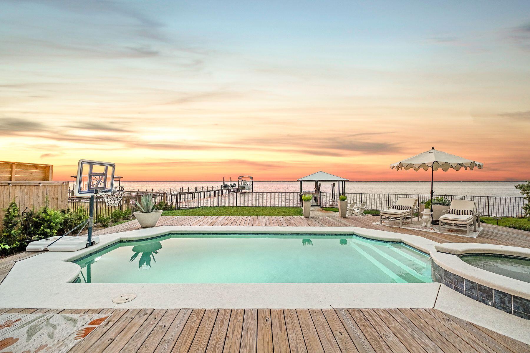 BAY PINE SHORES - Residential