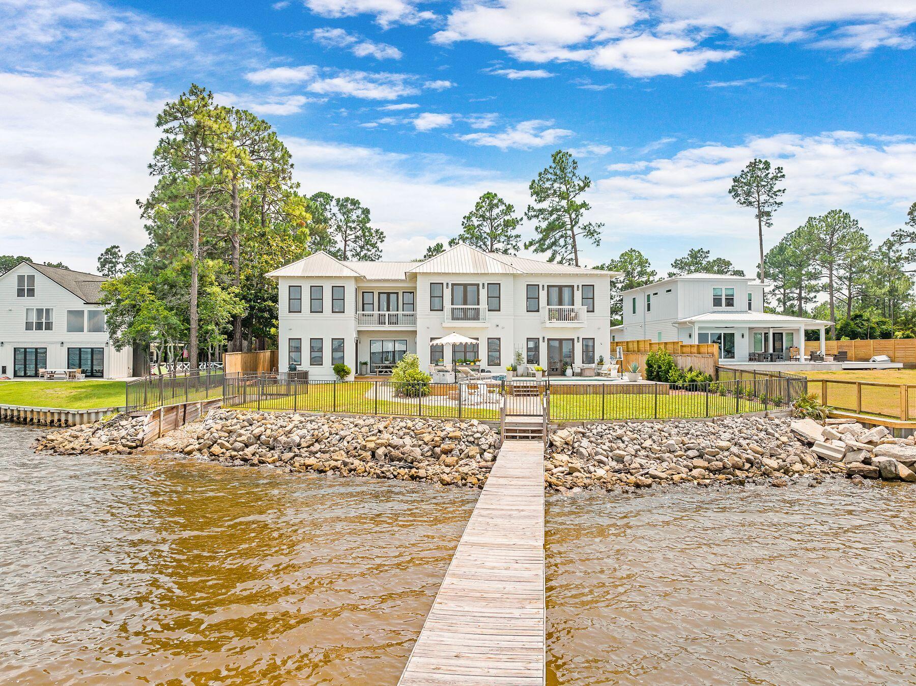 BAY PINE SHORES - Residential