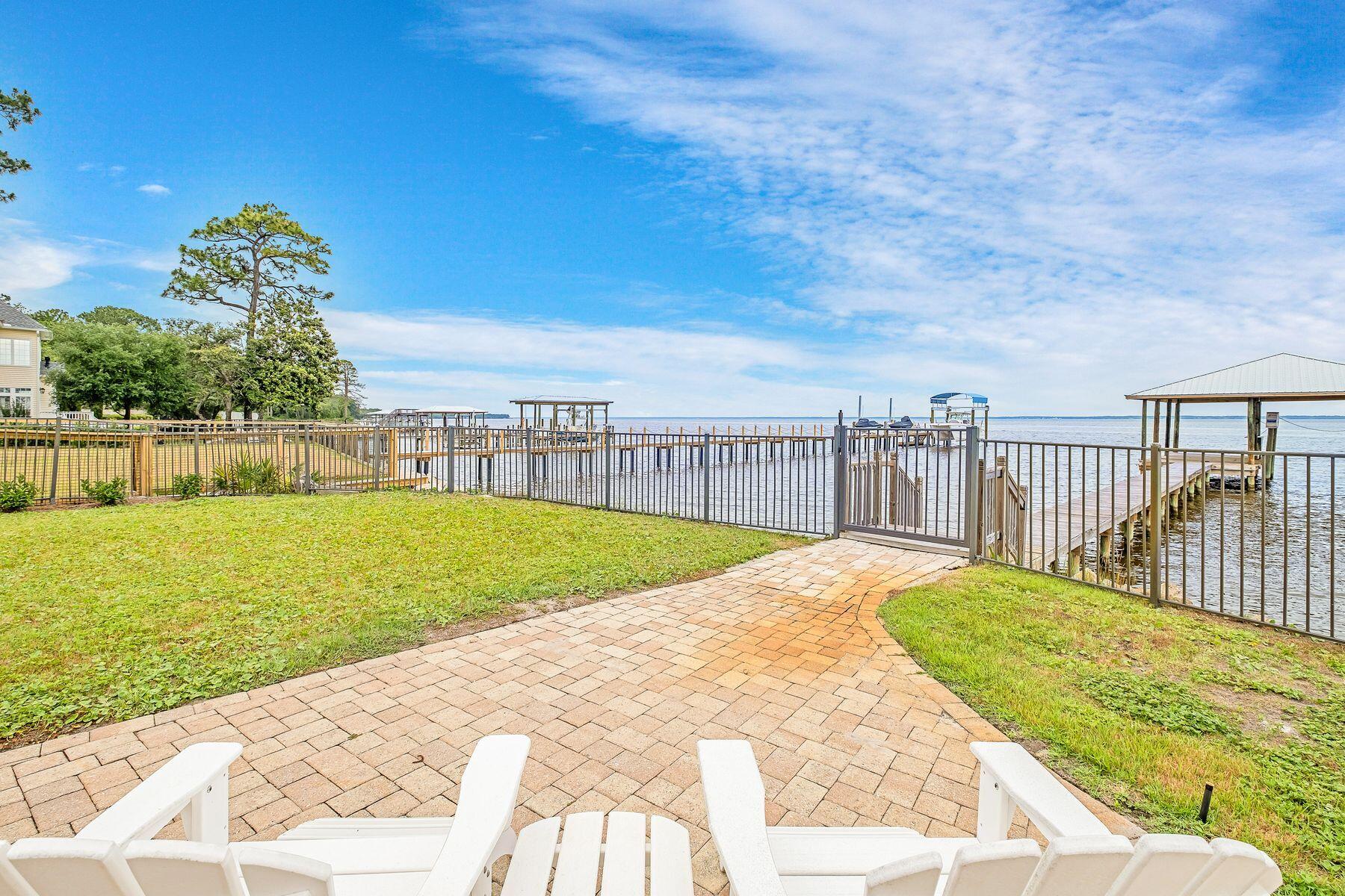 BAY PINE SHORES - Residential