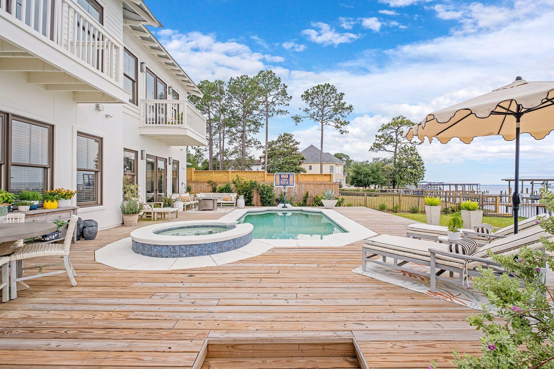 BAY PINE SHORES - Residential