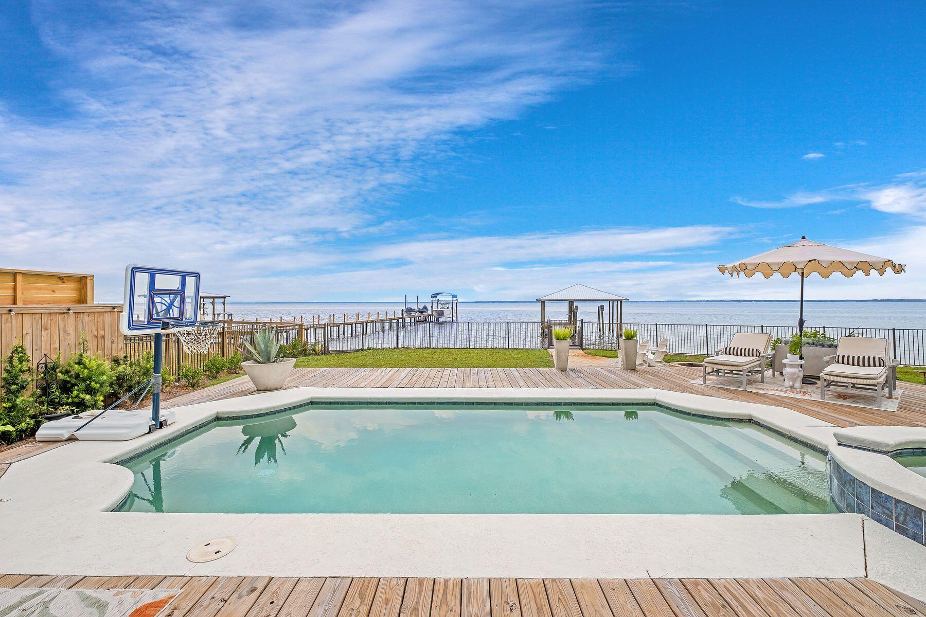 BAY PINE SHORES - Residential