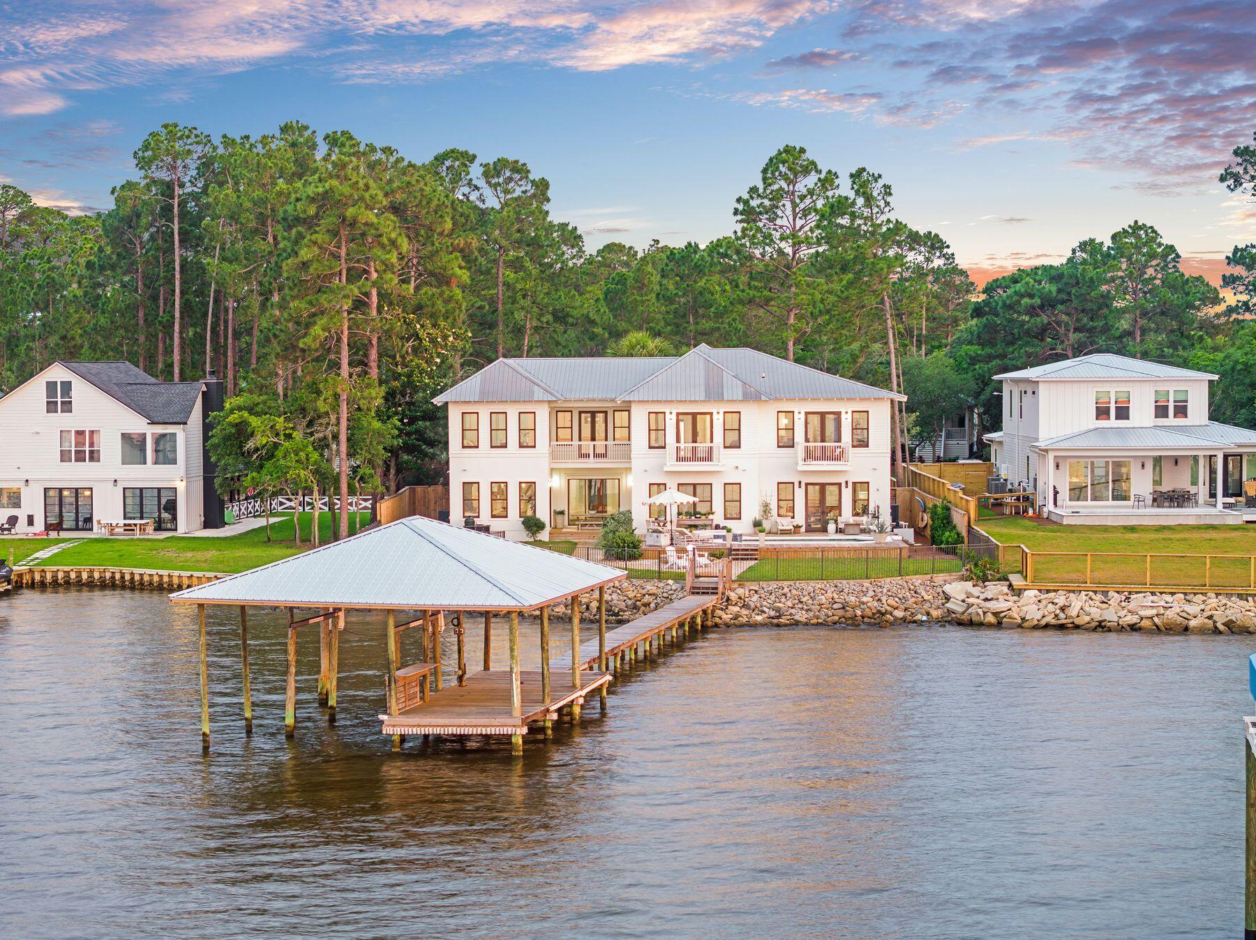 BAY PINE SHORES - Residential