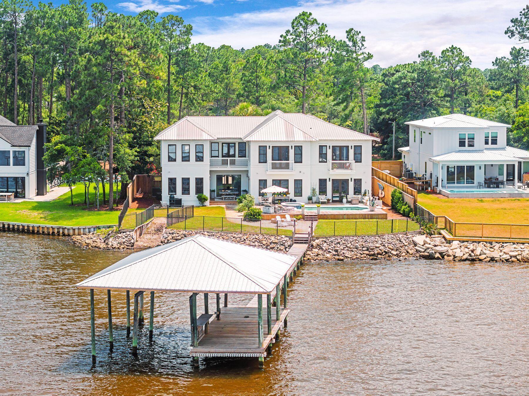 BAY PINE SHORES - Residential