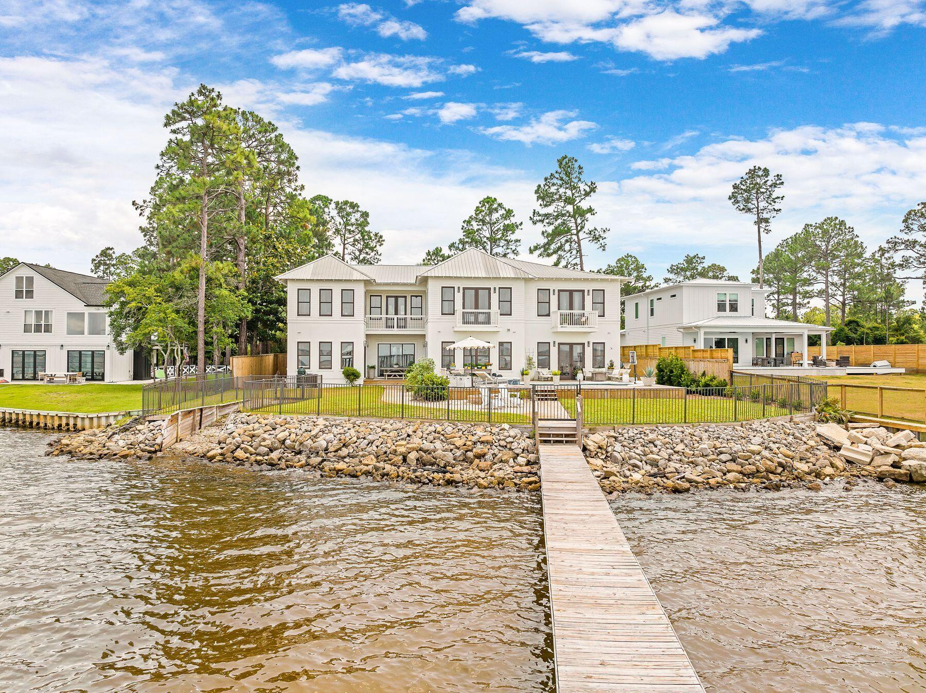 BAY PINE SHORES - Residential