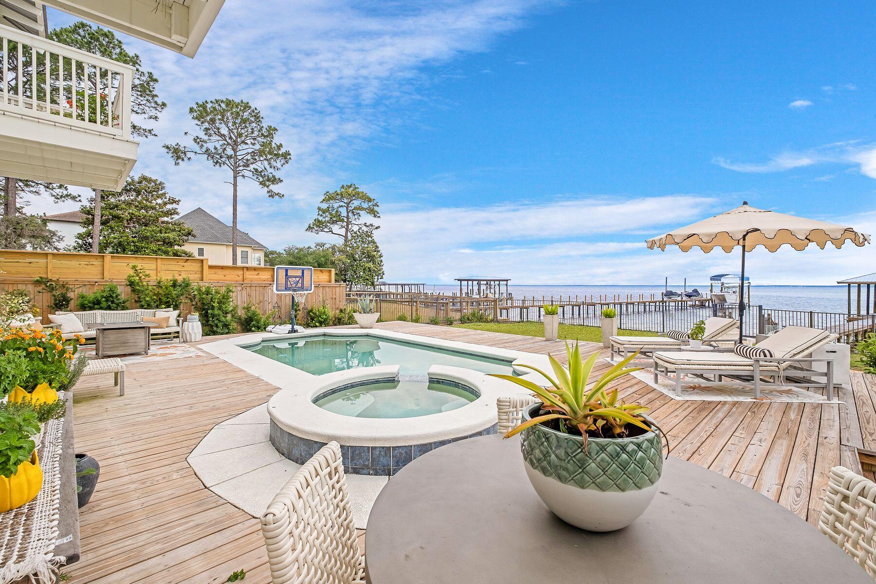 BAY PINE SHORES - Residential
