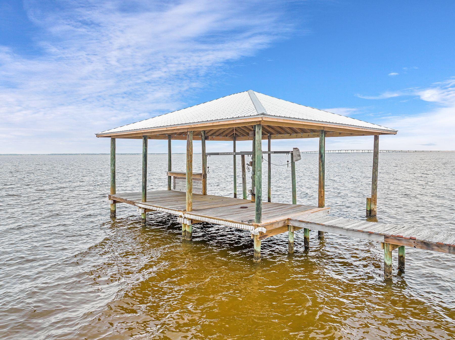 BAY PINE SHORES - Residential