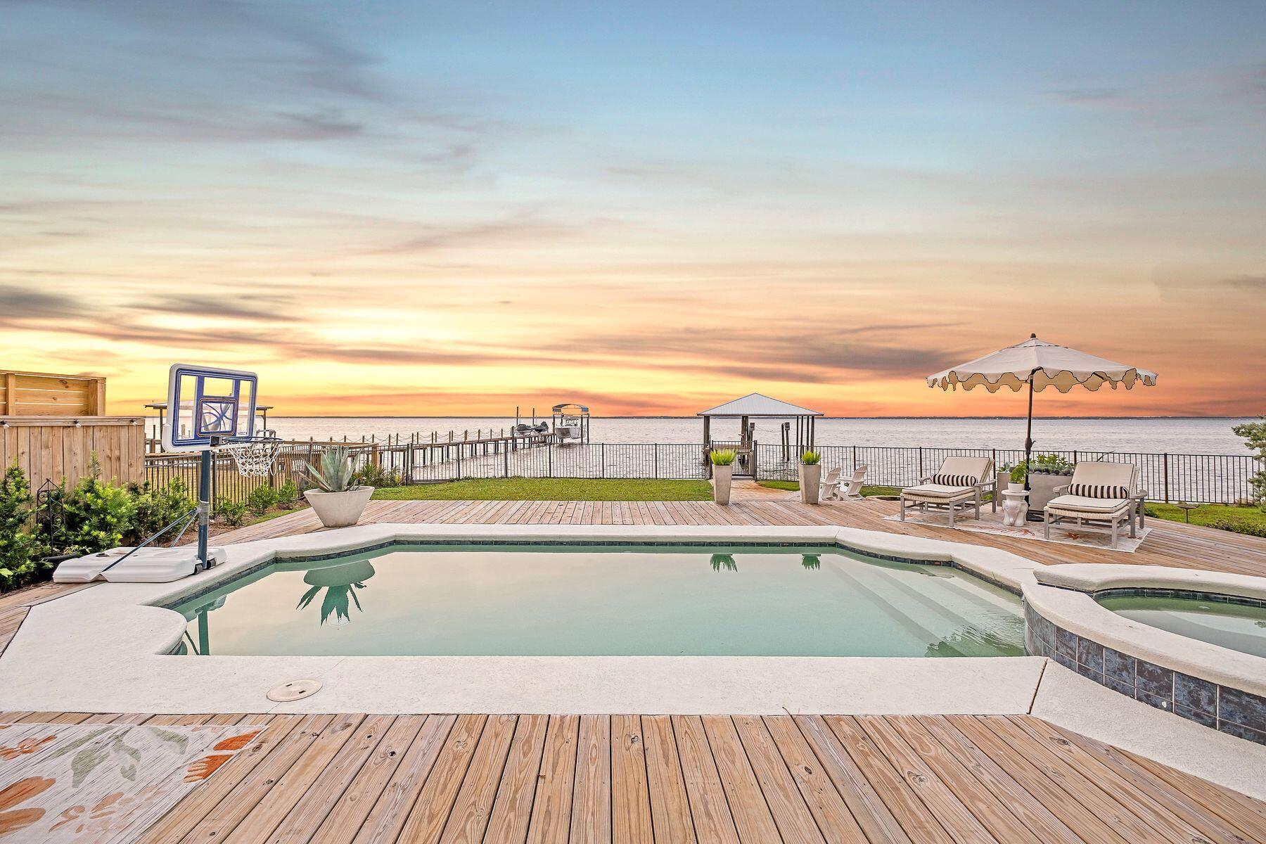 BAY PINE SHORES - Residential