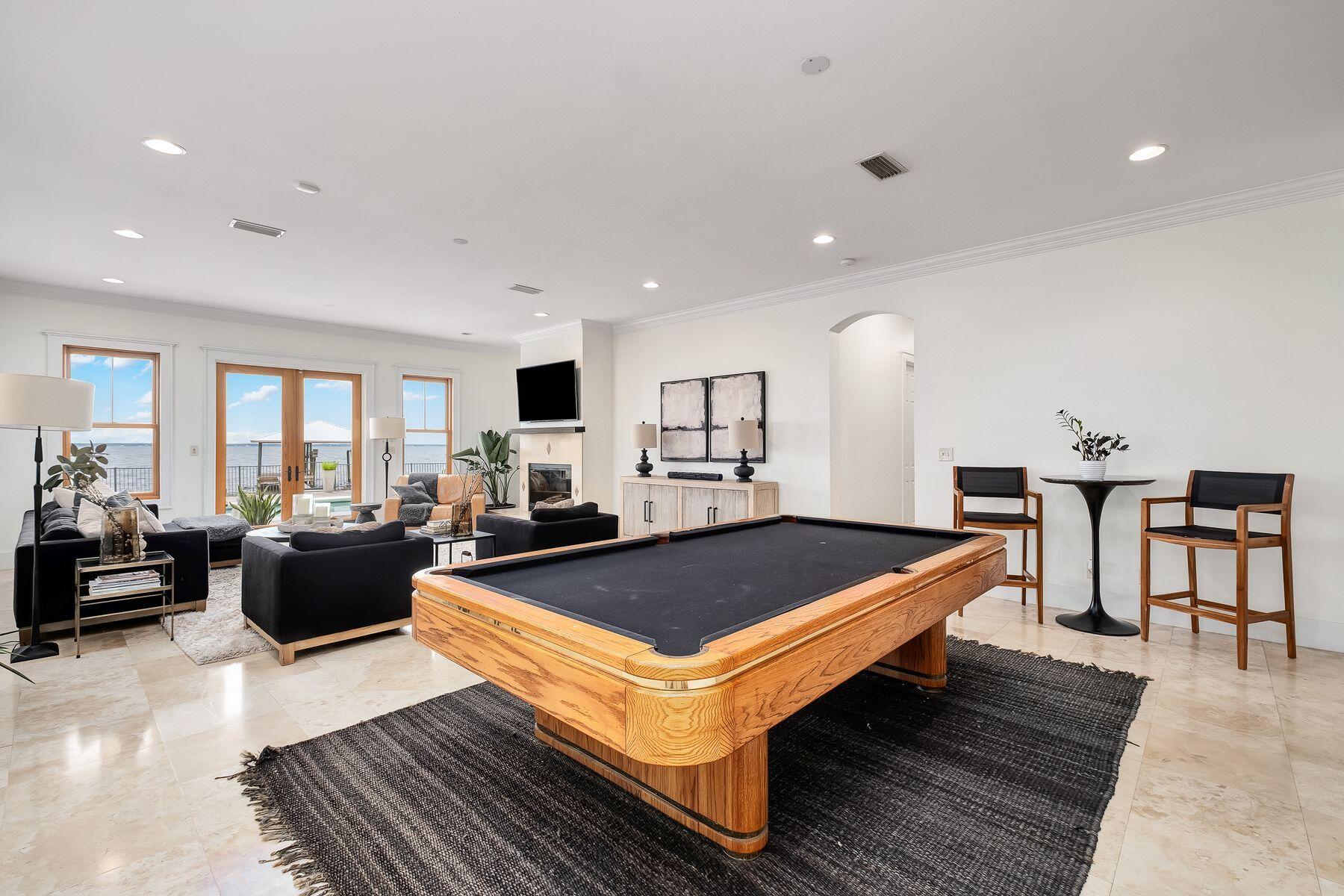 BAY PINE SHORES - Residential