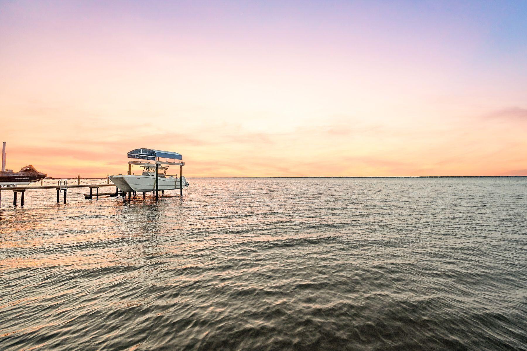 BAY PINE SHORES - Residential
