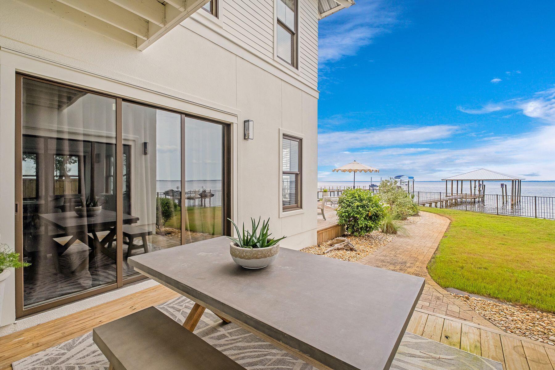 BAY PINE SHORES - Residential
