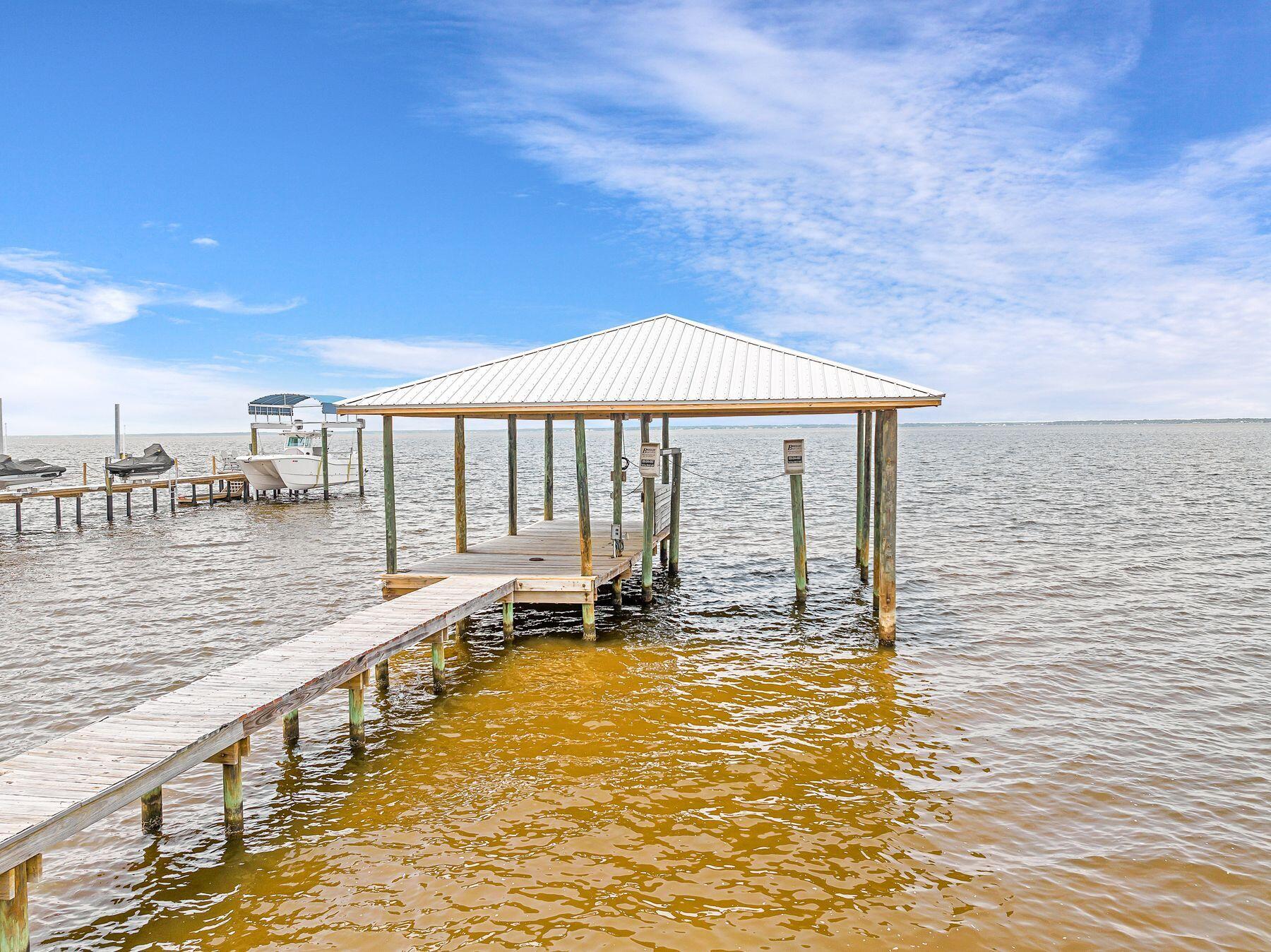 BAY PINE SHORES - Residential