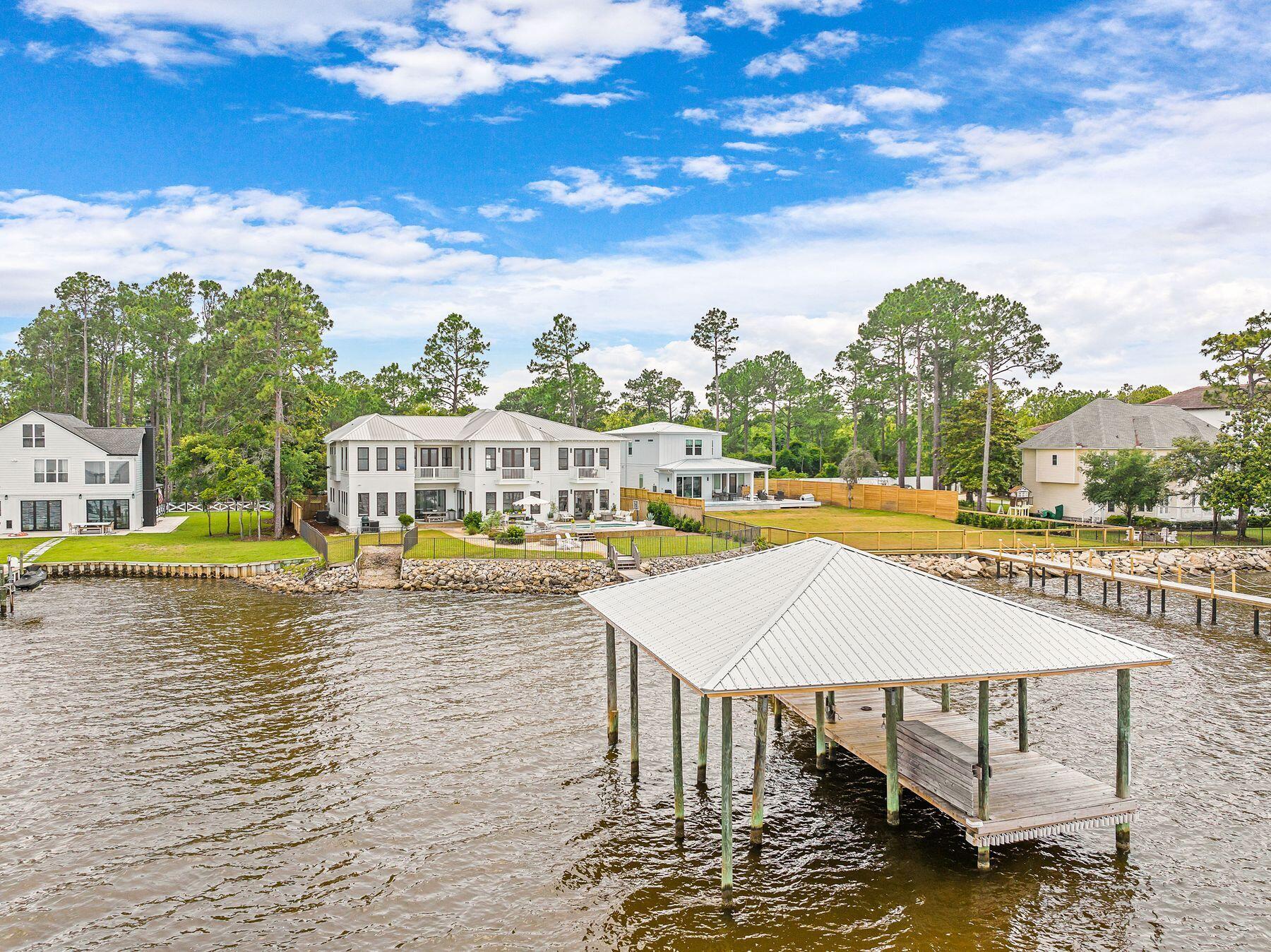 BAY PINE SHORES - Residential