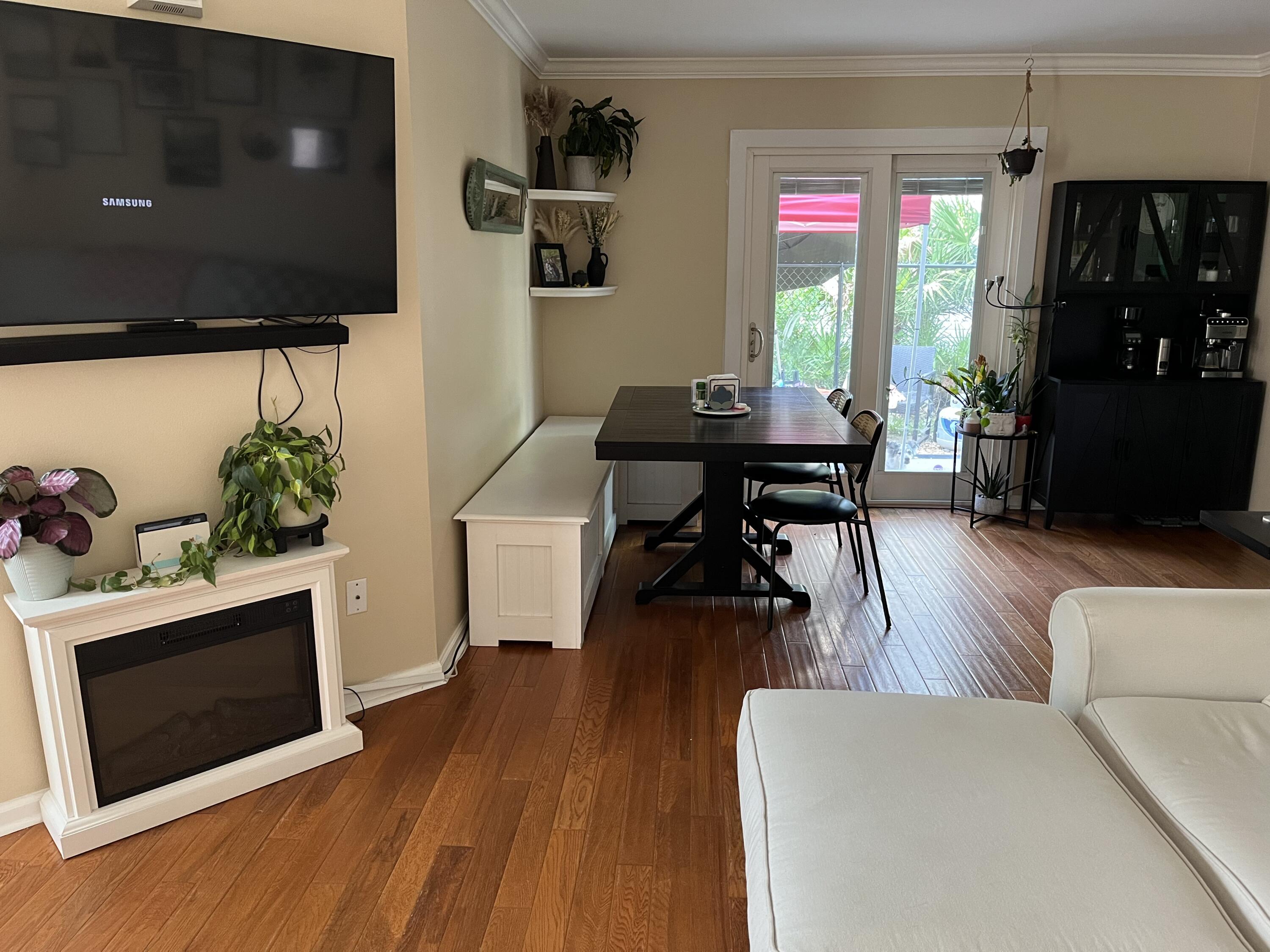 COCO PARK - Residential Lease