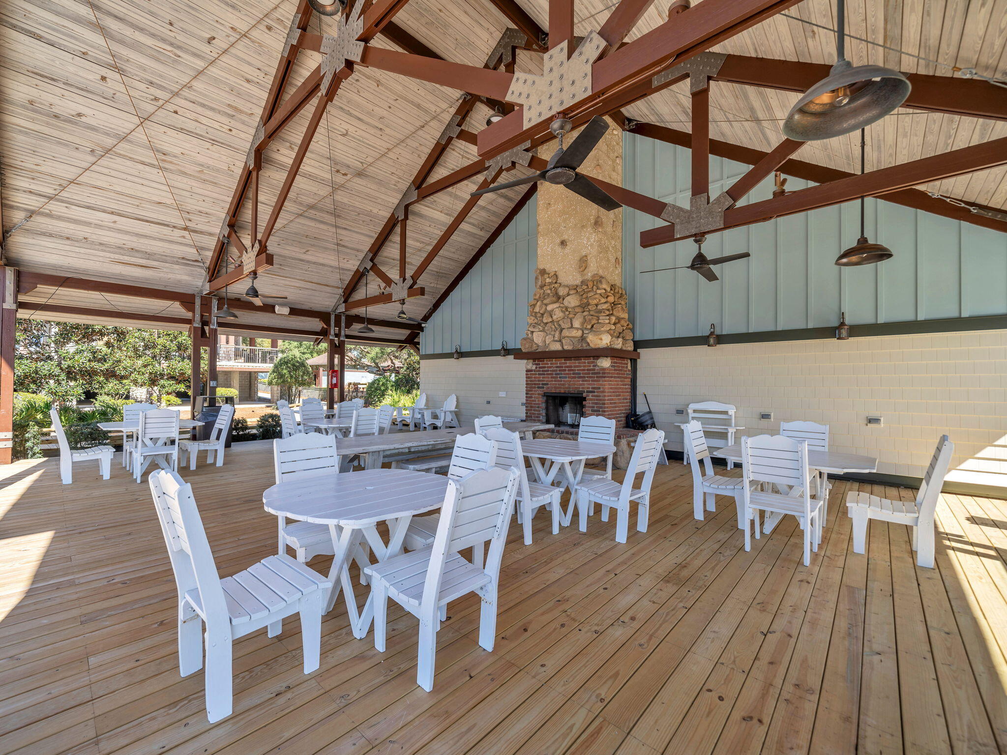 WILD HERON LAKESIDE LODGE - Residential