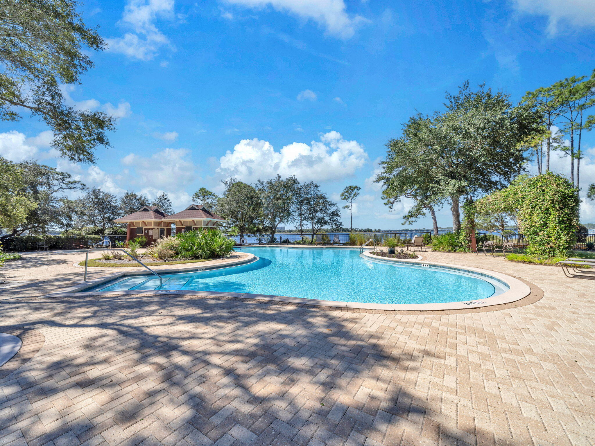 WILD HERON LAKESIDE LODGE - Residential