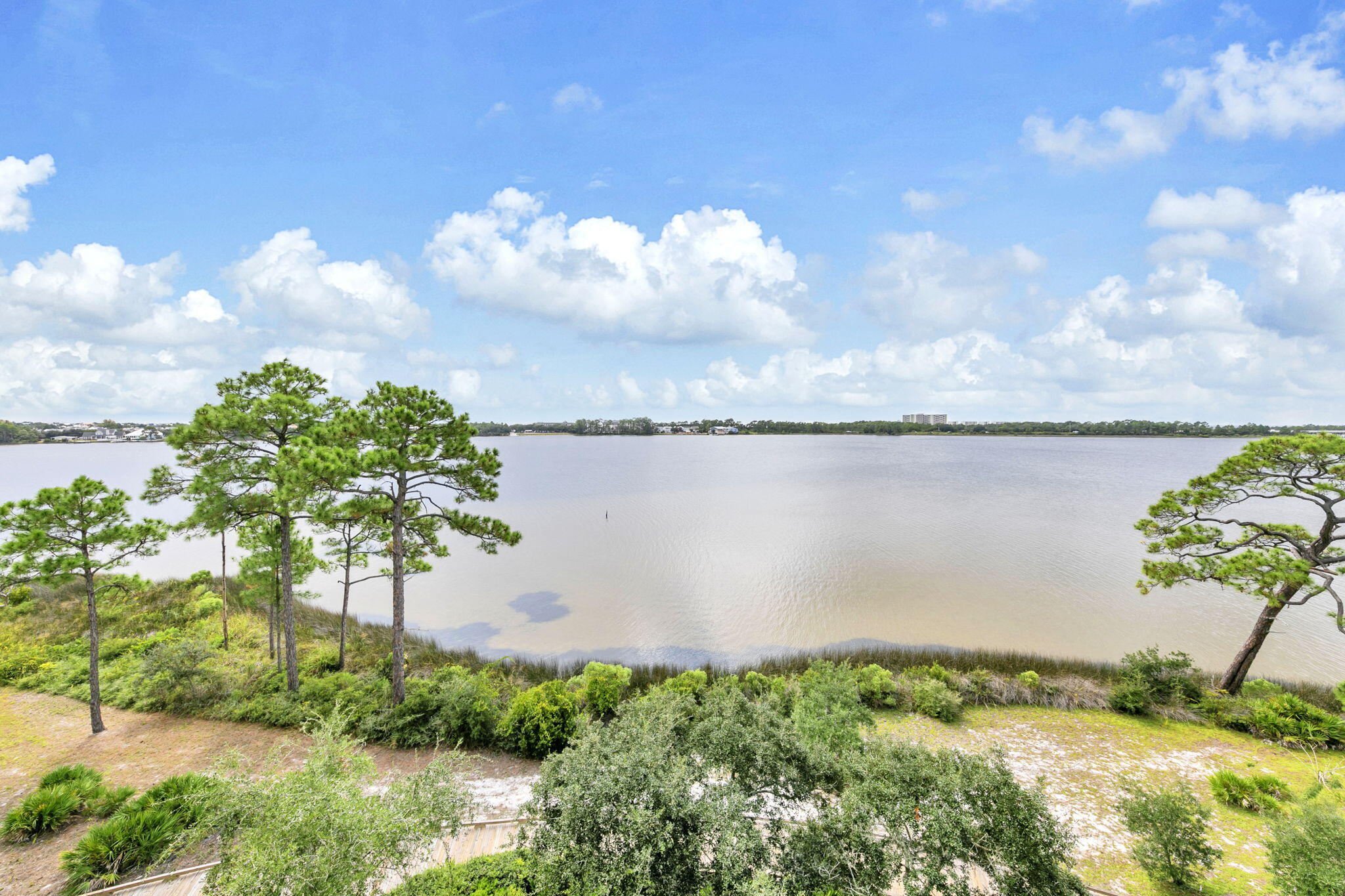 WILD HERON LAKESIDE LODGE - Residential