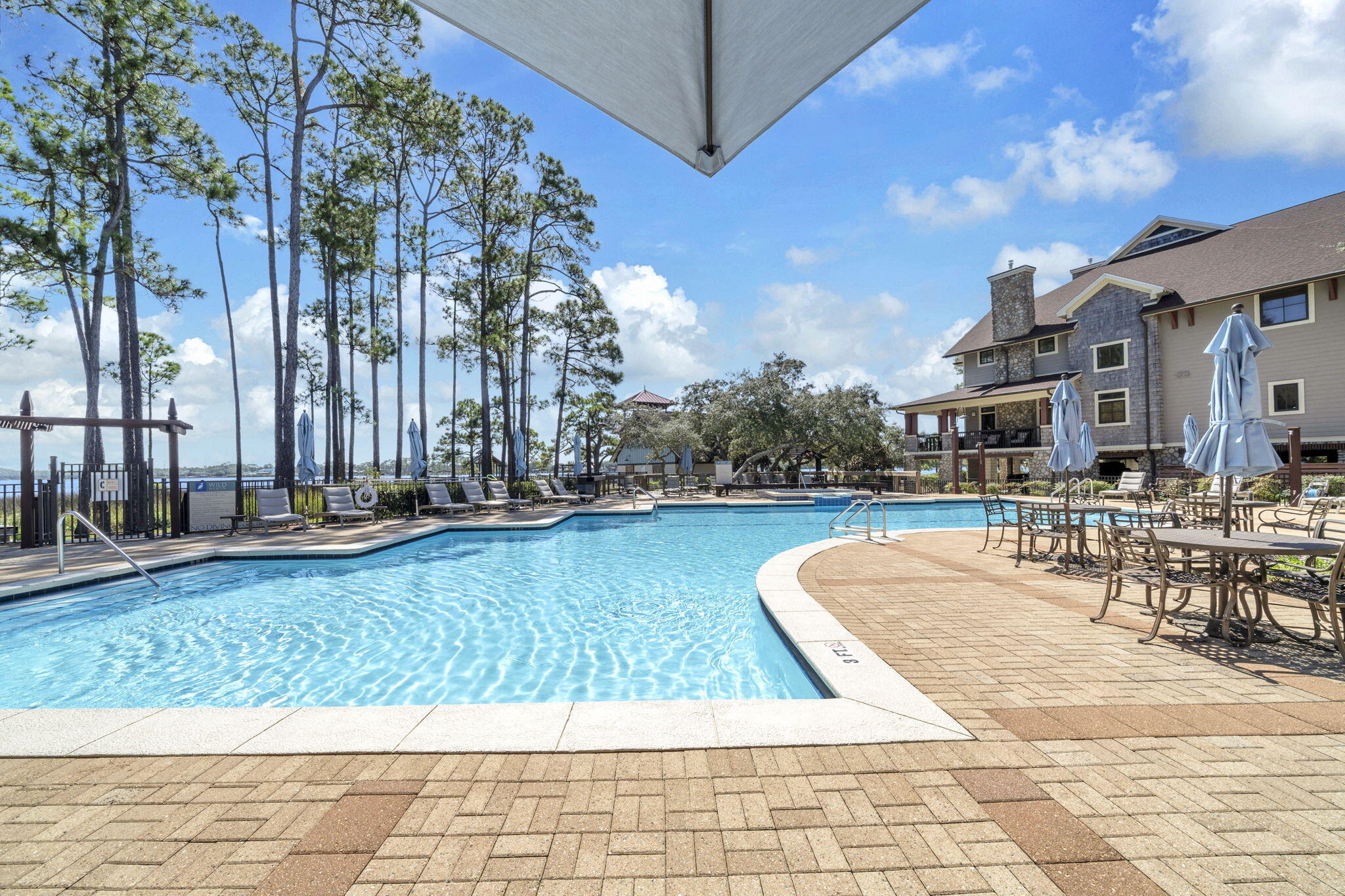 WILD HERON LAKESIDE LODGE - Residential