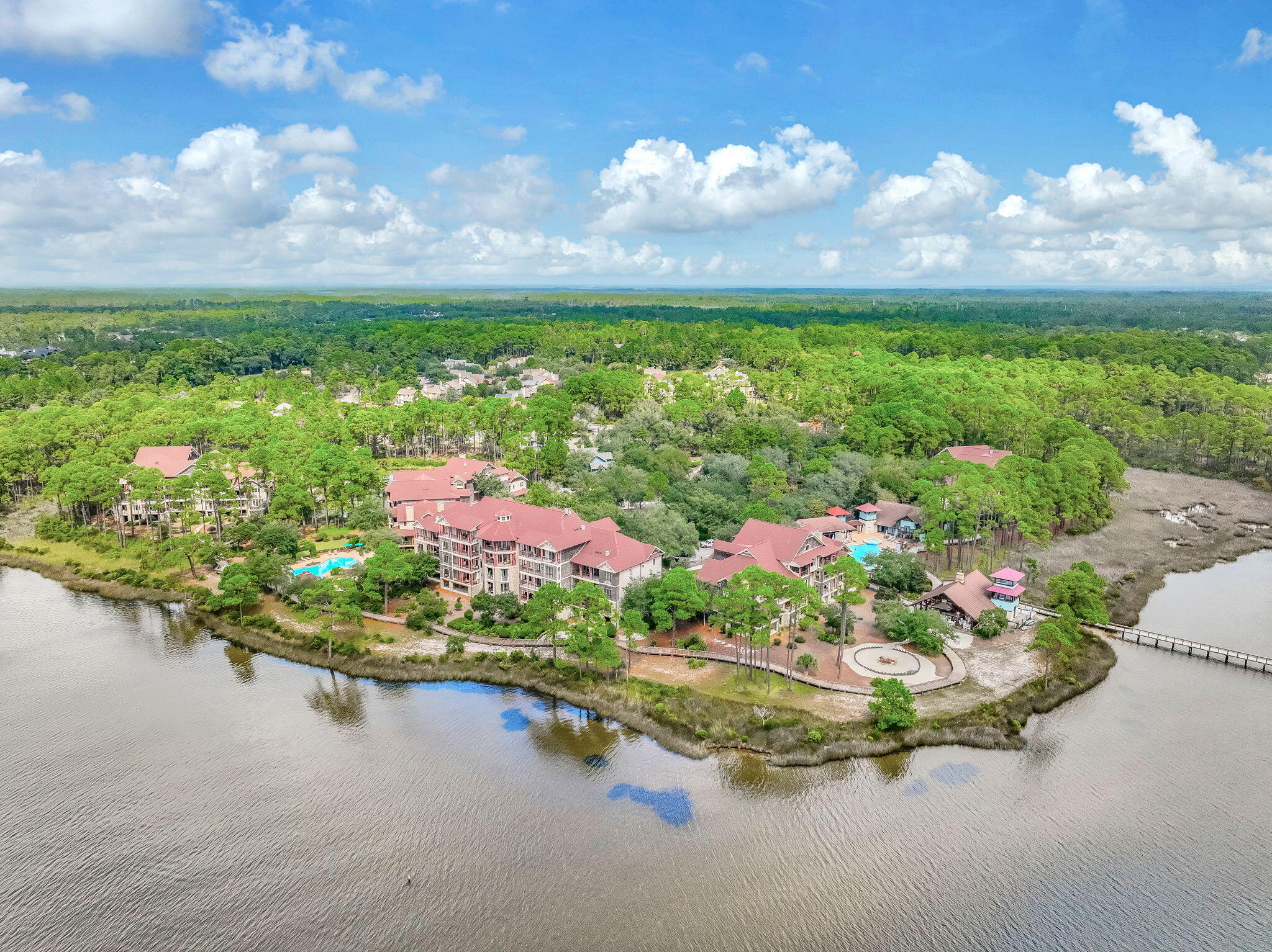 WILD HERON LAKESIDE LODGE - Residential
