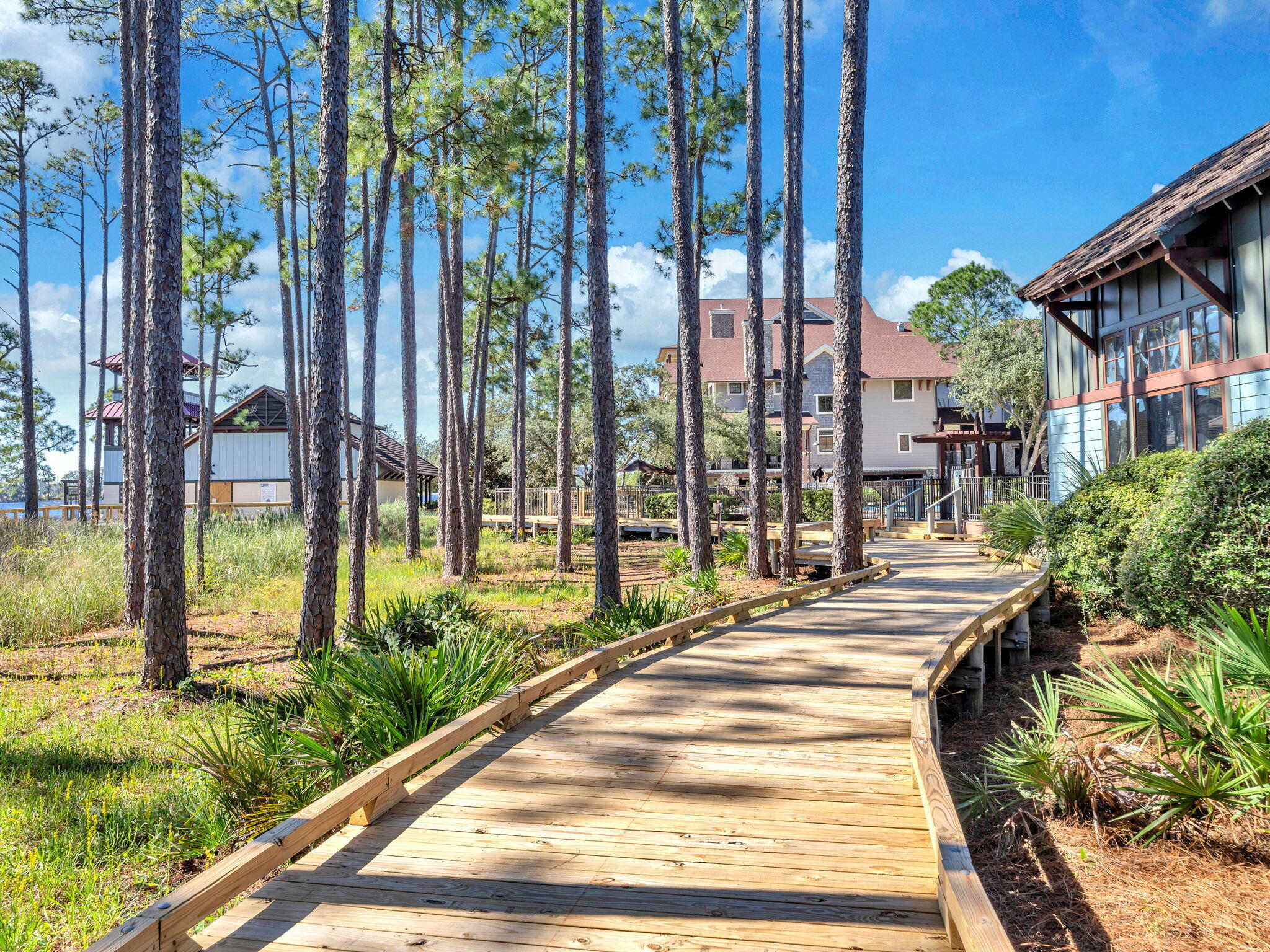 WILD HERON LAKESIDE LODGE - Residential
