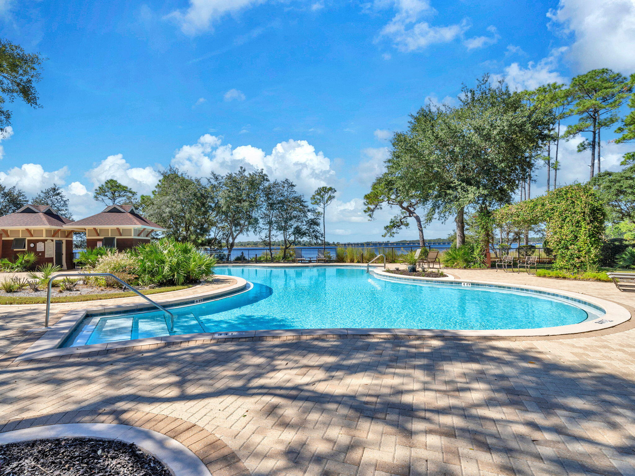 WILD HERON LAKESIDE LODGE - Residential