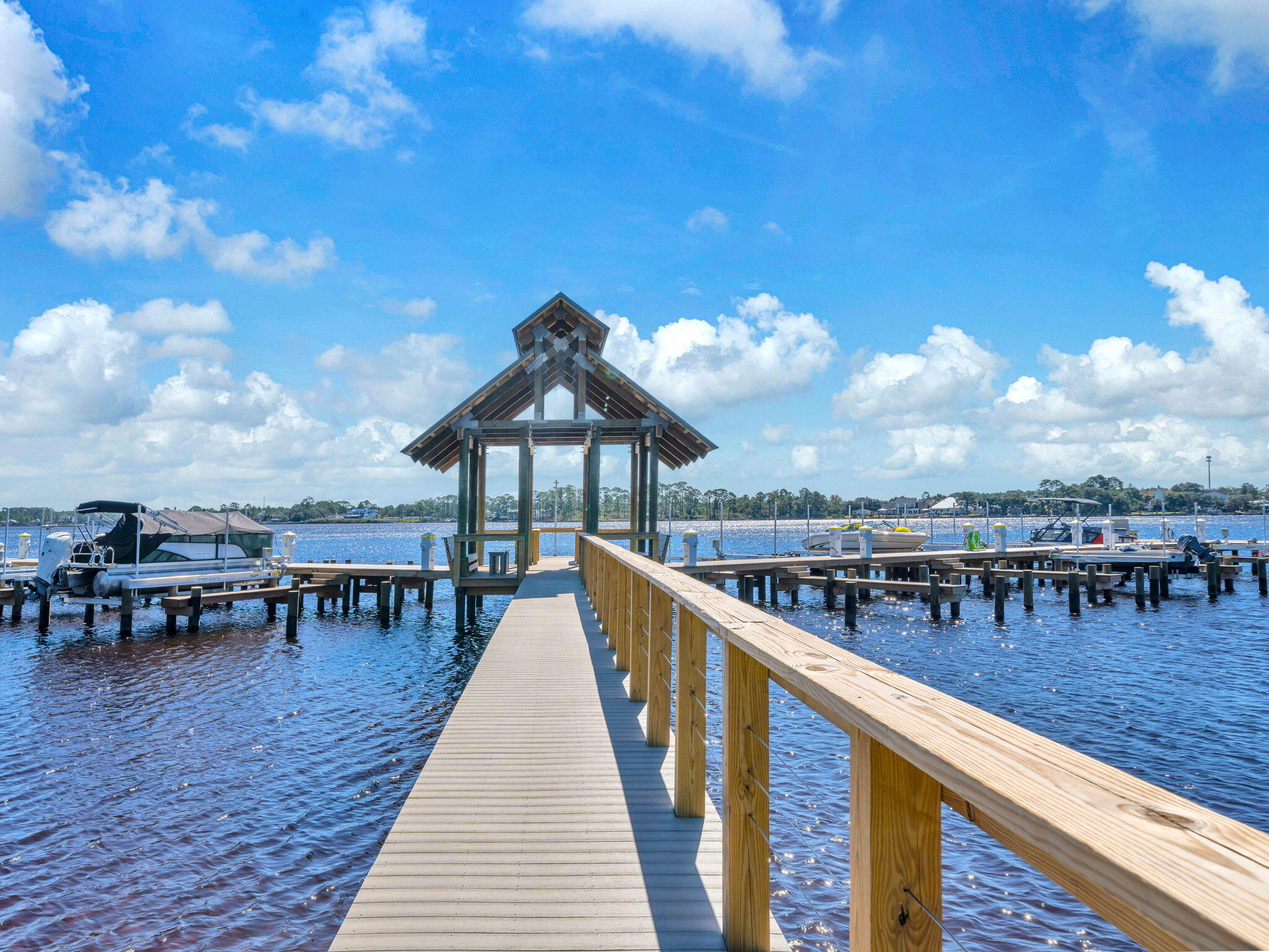 WILD HERON LAKESIDE LODGE - Residential