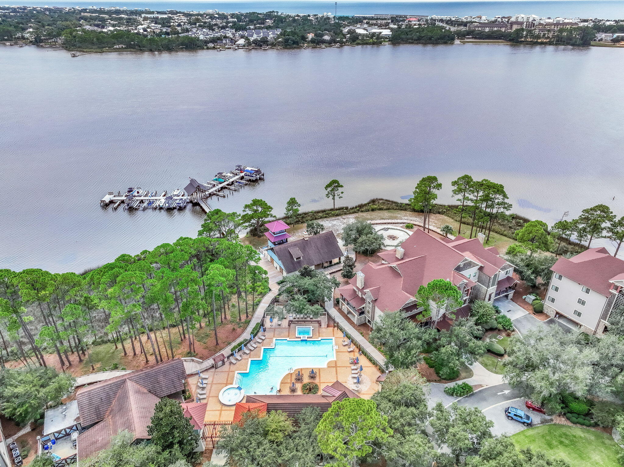 WILD HERON LAKESIDE LODGE - Residential