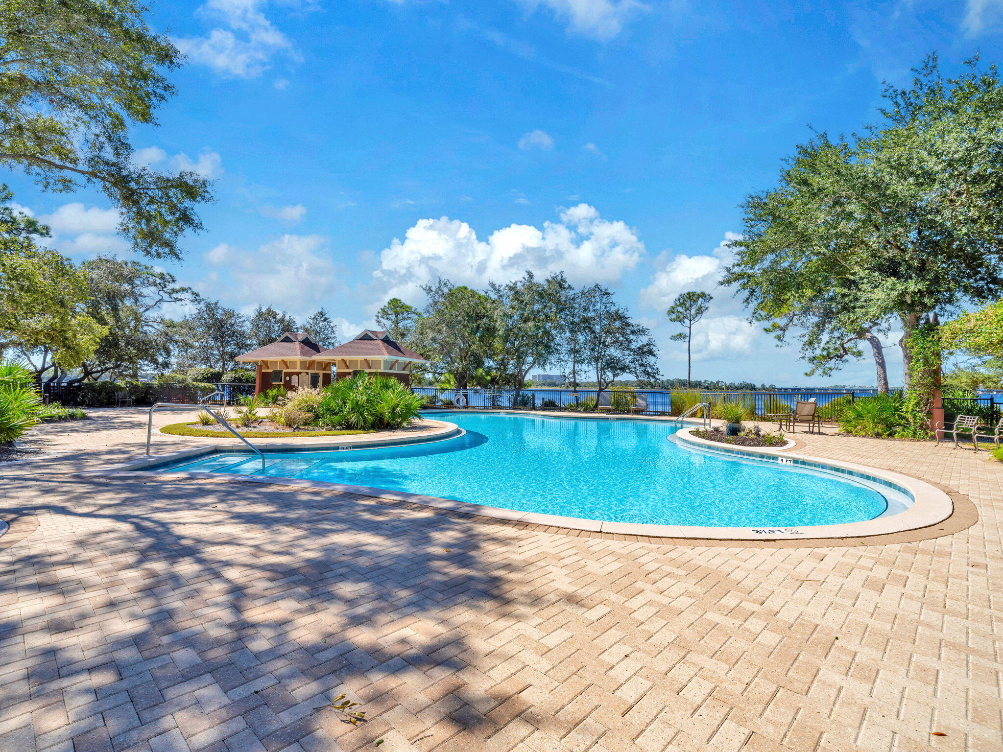 WILD HERON LAKESIDE LODGE - Residential