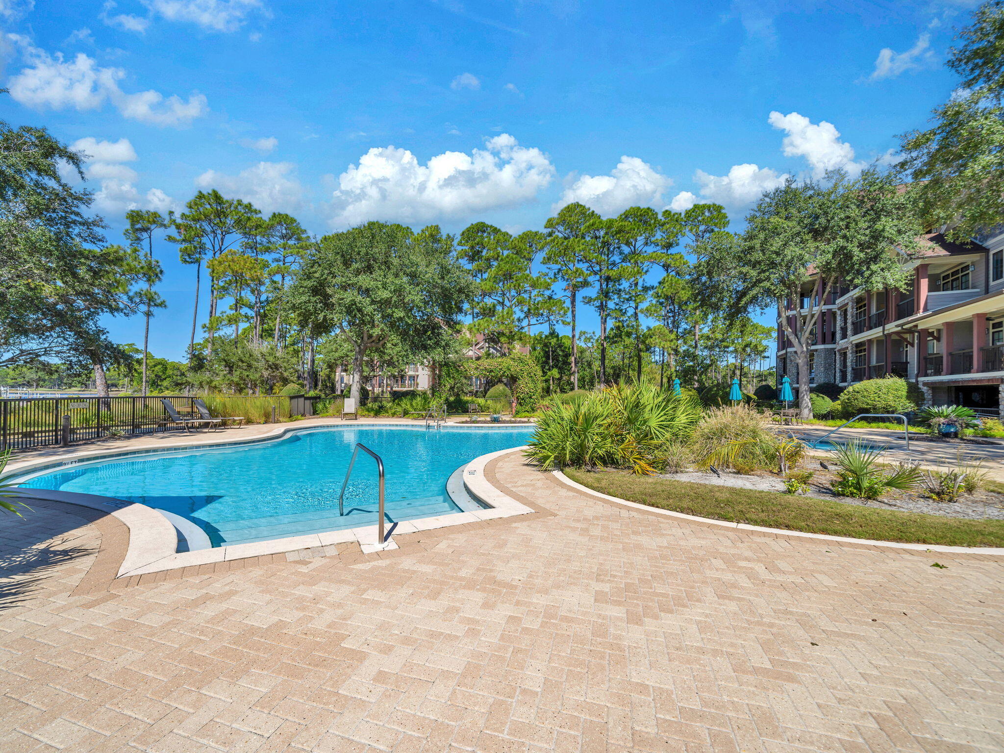 WILD HERON LAKESIDE LODGE - Residential