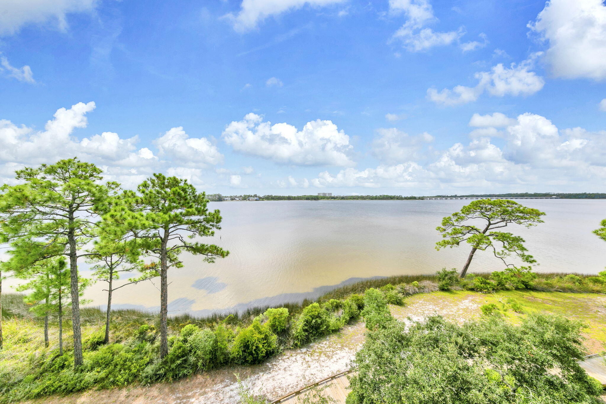 WILD HERON LAKESIDE LODGE - Residential