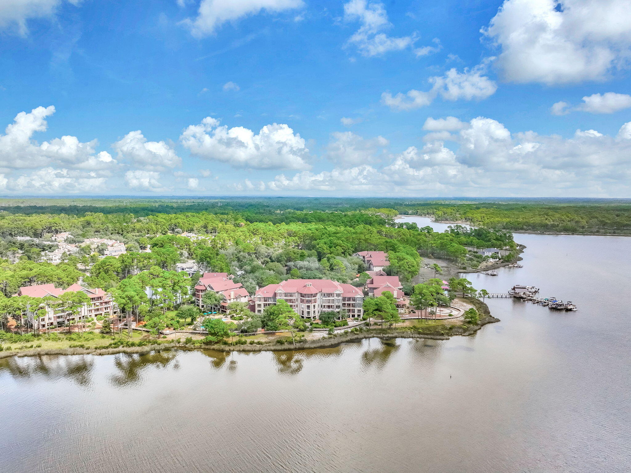 WILD HERON LAKESIDE LODGE - Residential