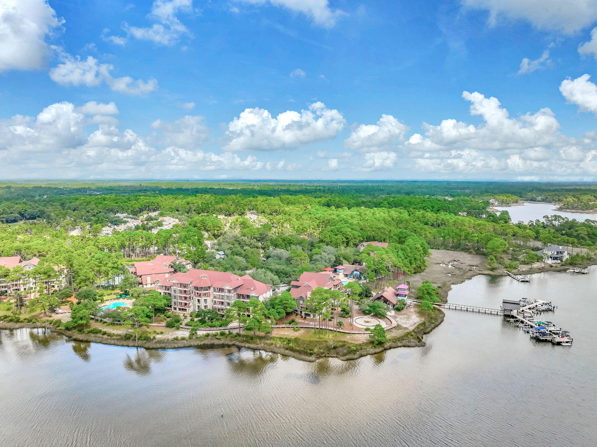 WILD HERON LAKESIDE LODGE - Residential