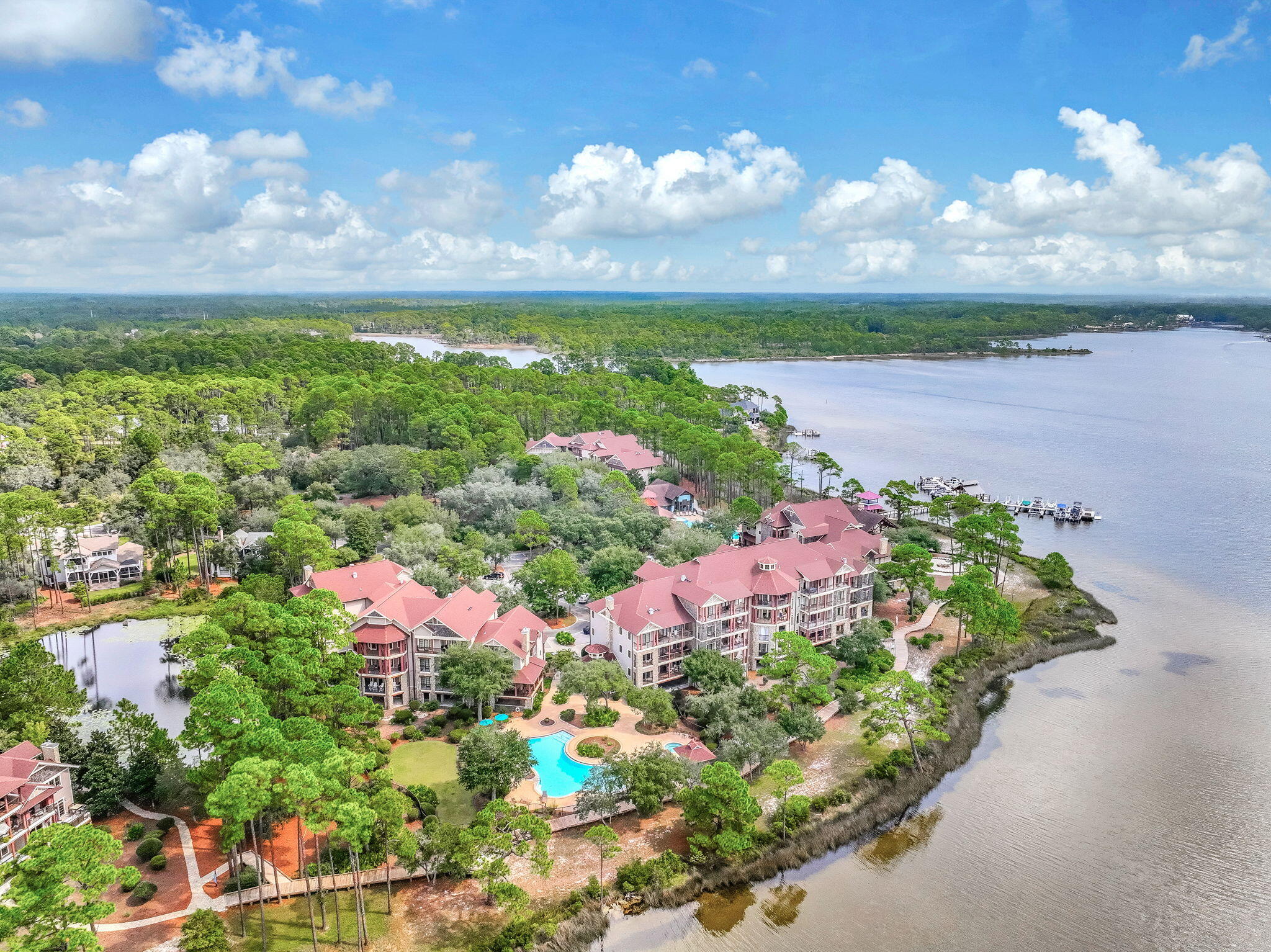 WILD HERON LAKESIDE LODGE - Residential