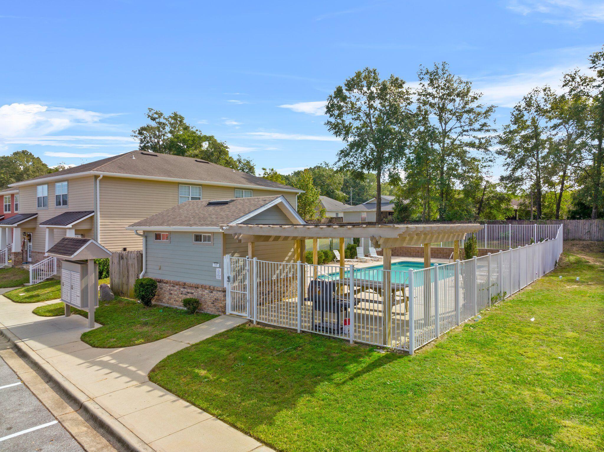 ARBOR LAKE PHASE 1 - Residential Lease