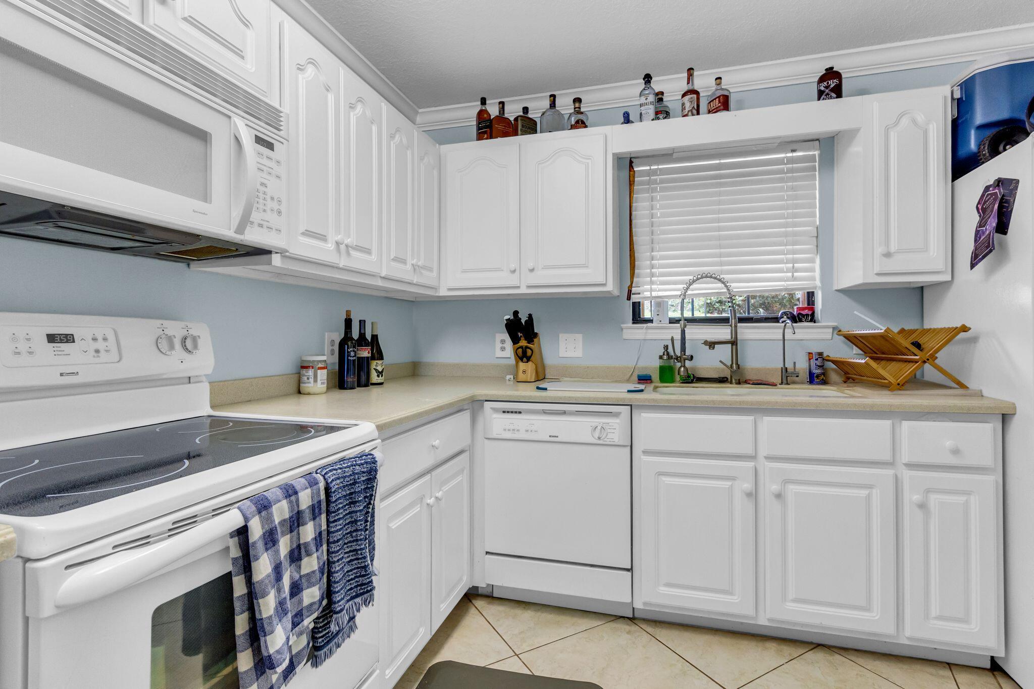GARNIERS CAY T/H - Residential Lease