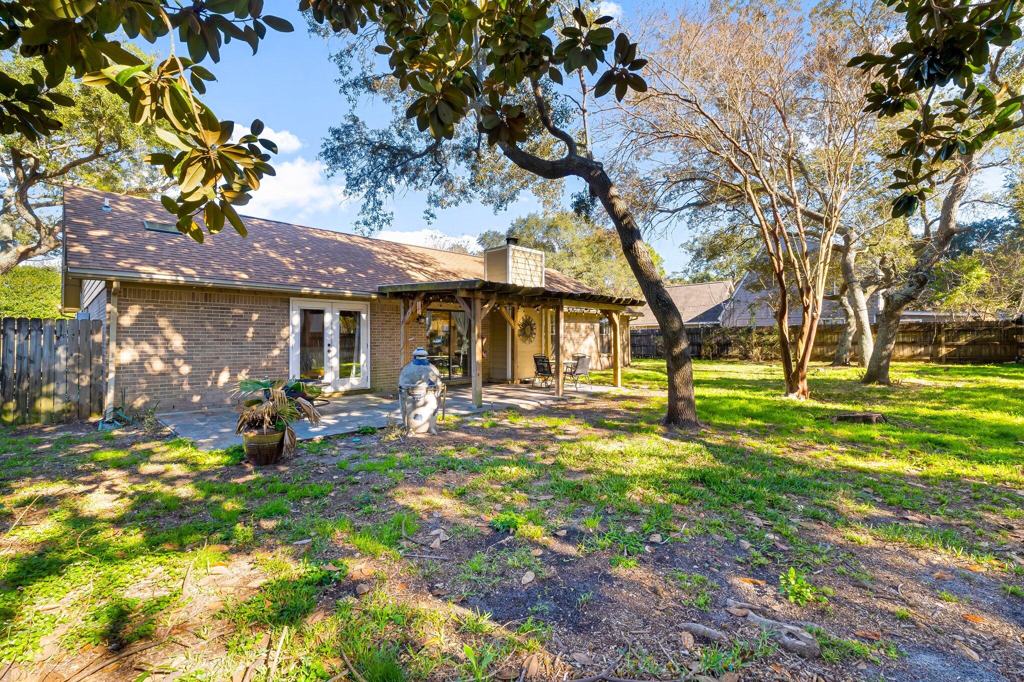 BAYVIEW MANOR - Residential Lease