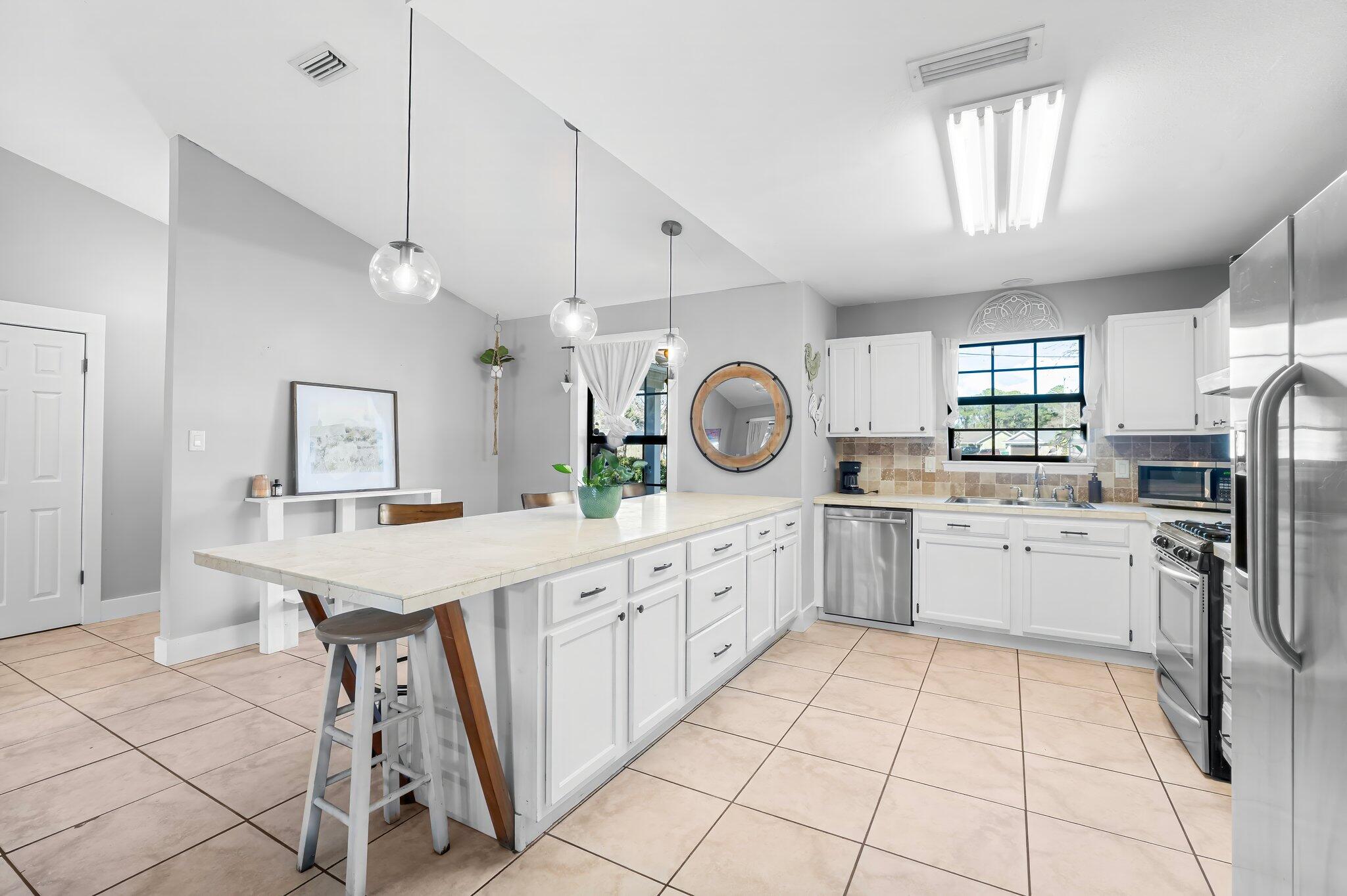 BAYVIEW MANOR - Residential Lease