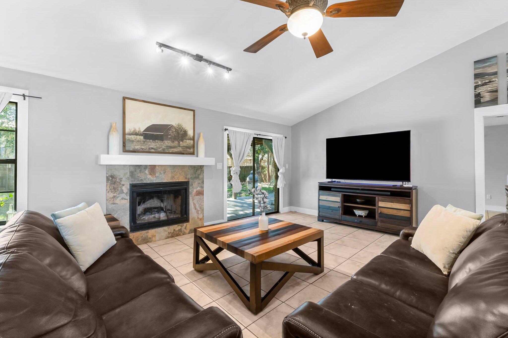 BAYVIEW MANOR - Residential Lease