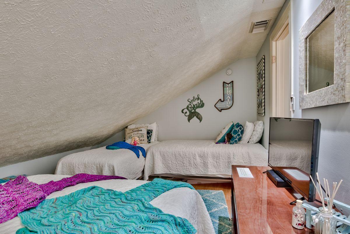 CRYSTAL VILLAS CONDO - Residential