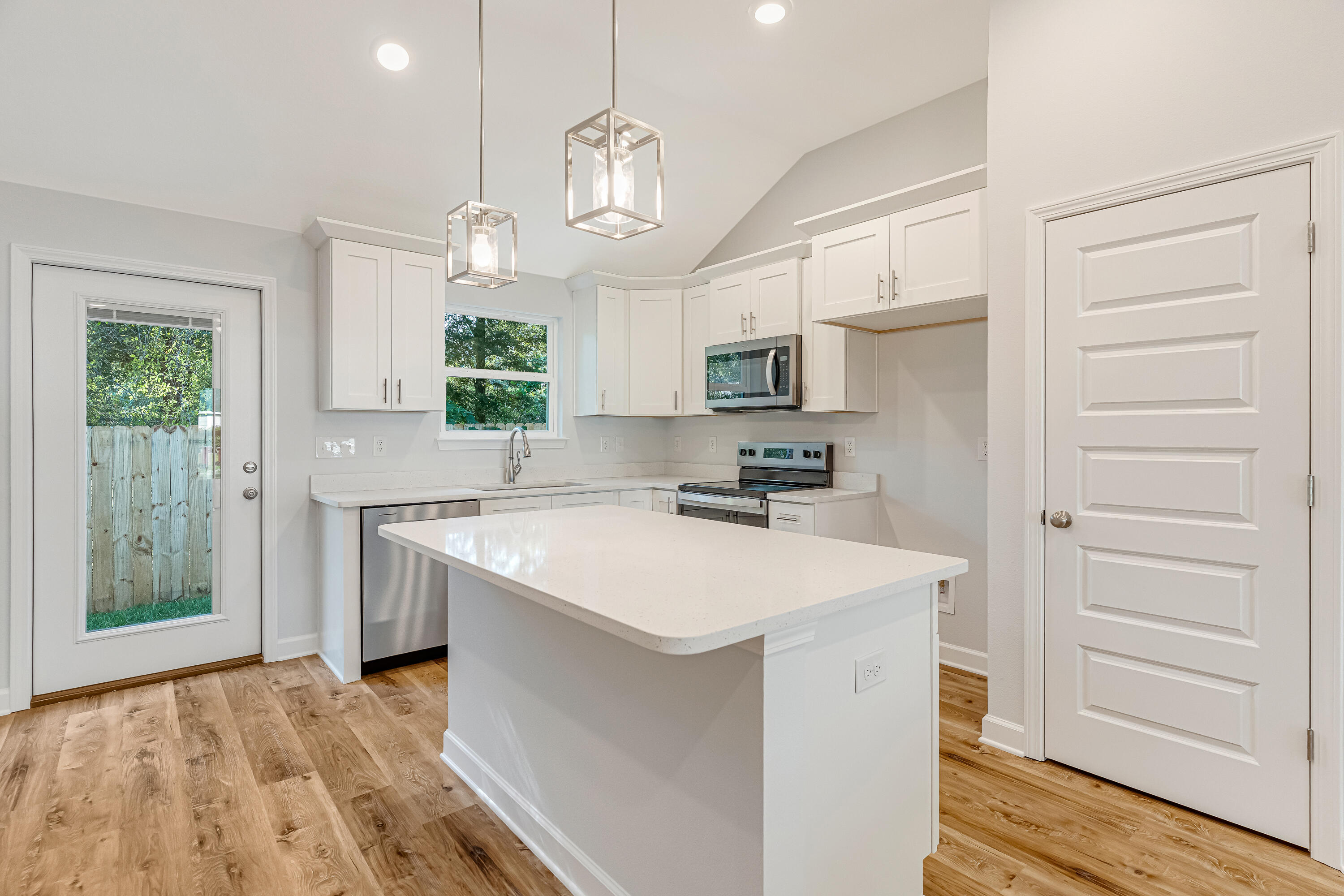 MORRIS ADDN TO CRESTVIEW - Residential