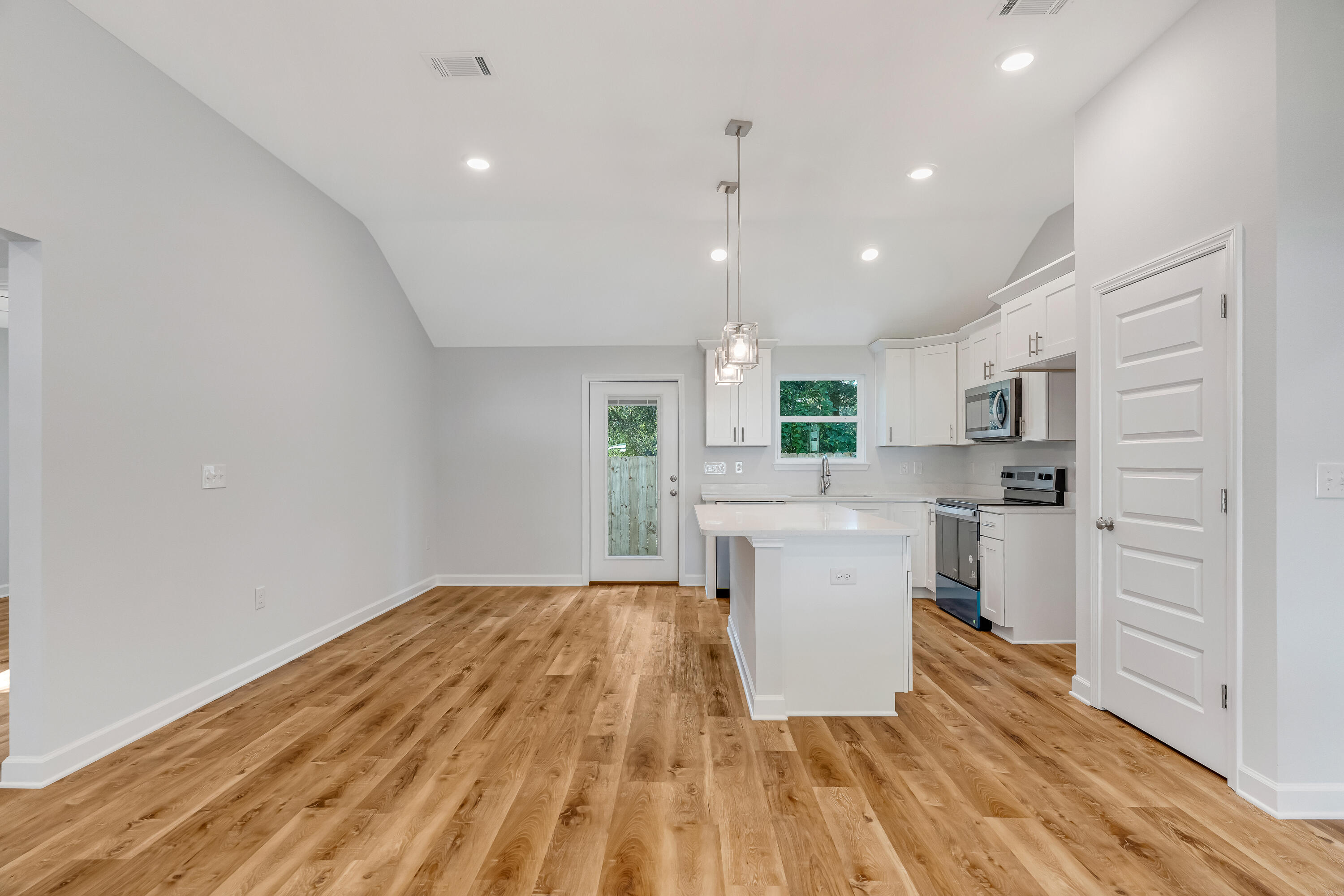 MORRIS ADDN TO CRESTVIEW - Residential