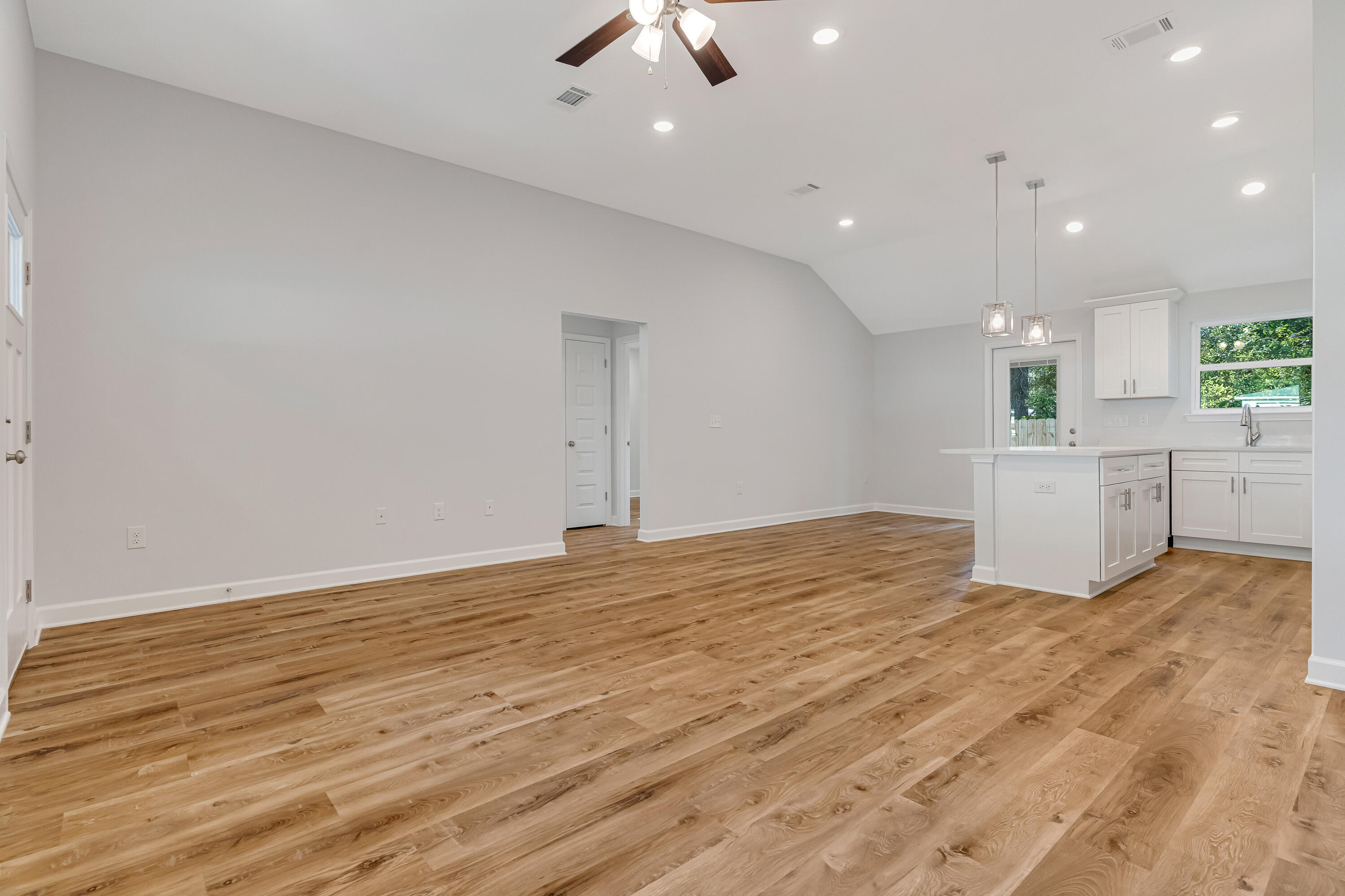 MORRIS ADDN TO CRESTVIEW - Residential