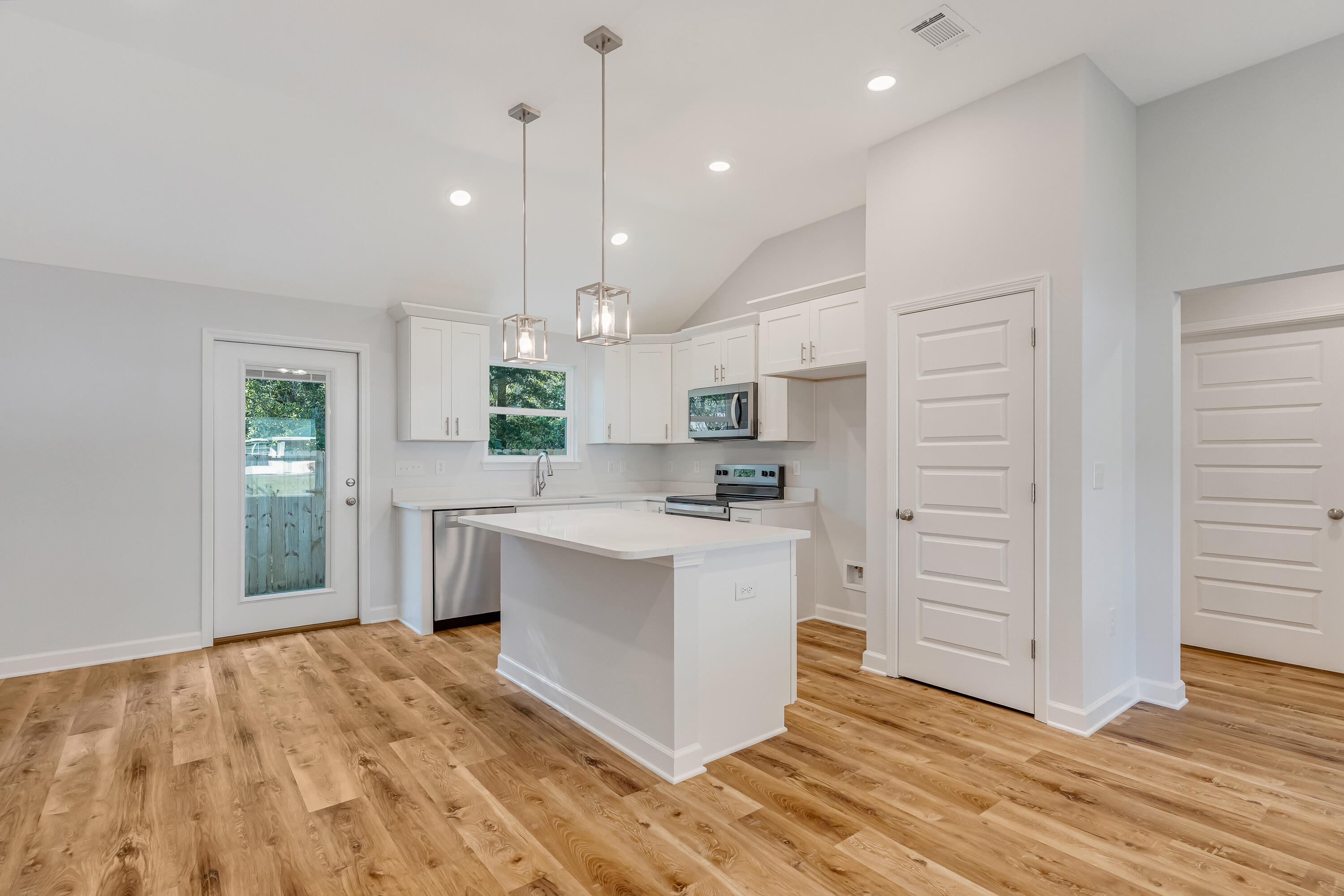 MORRIS ADDN TO CRESTVIEW - Residential