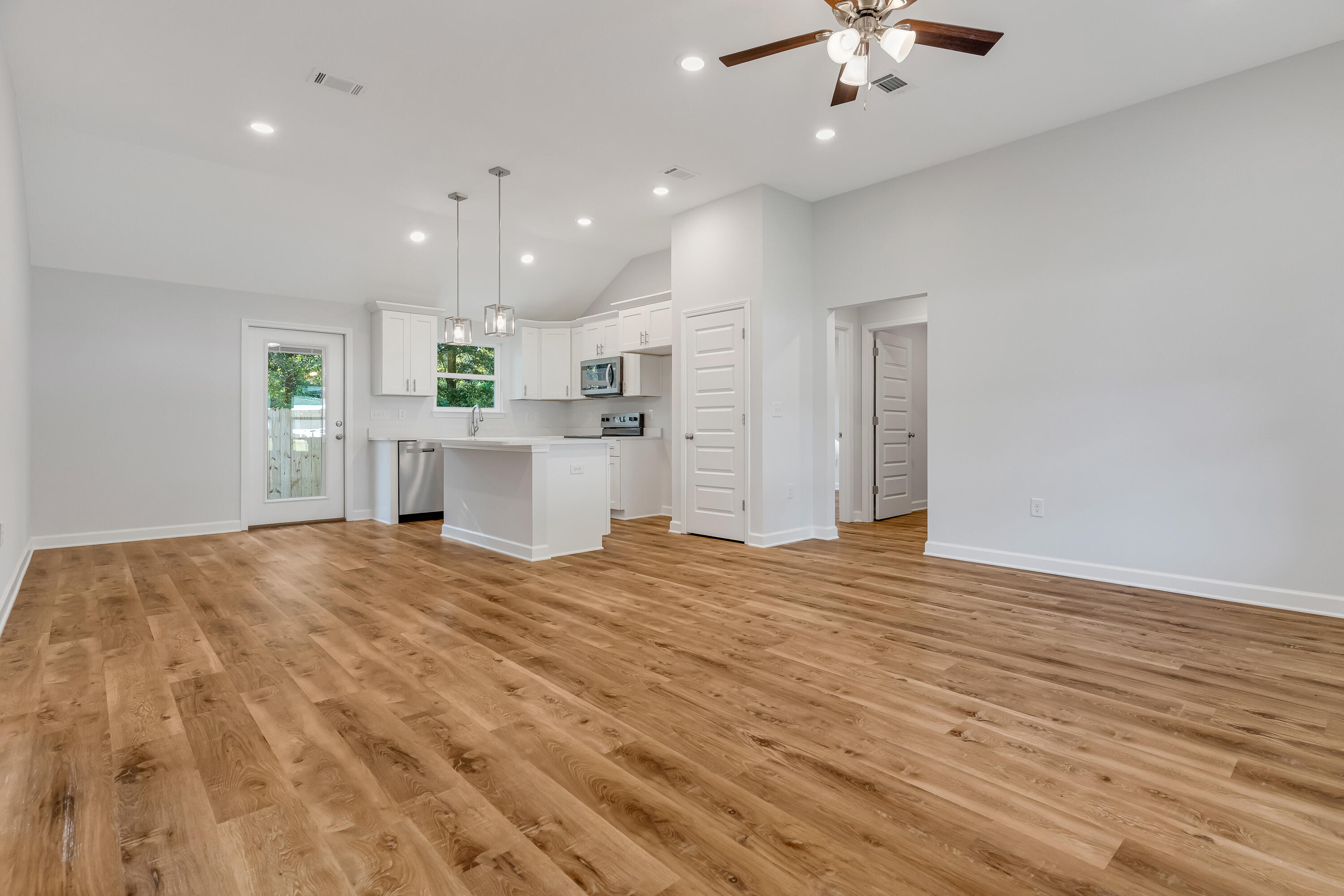 MORRIS ADDN TO CRESTVIEW - Residential