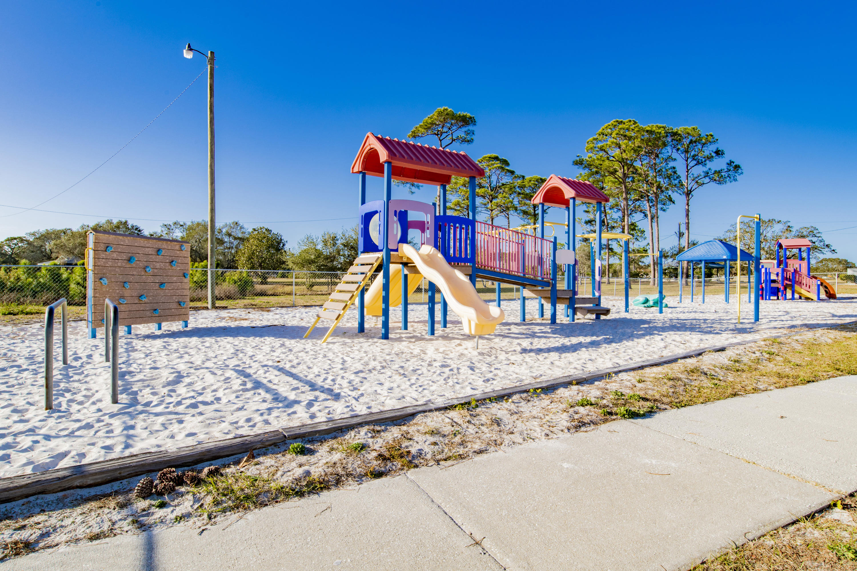 HOLLEY BY THE SEA - Residential