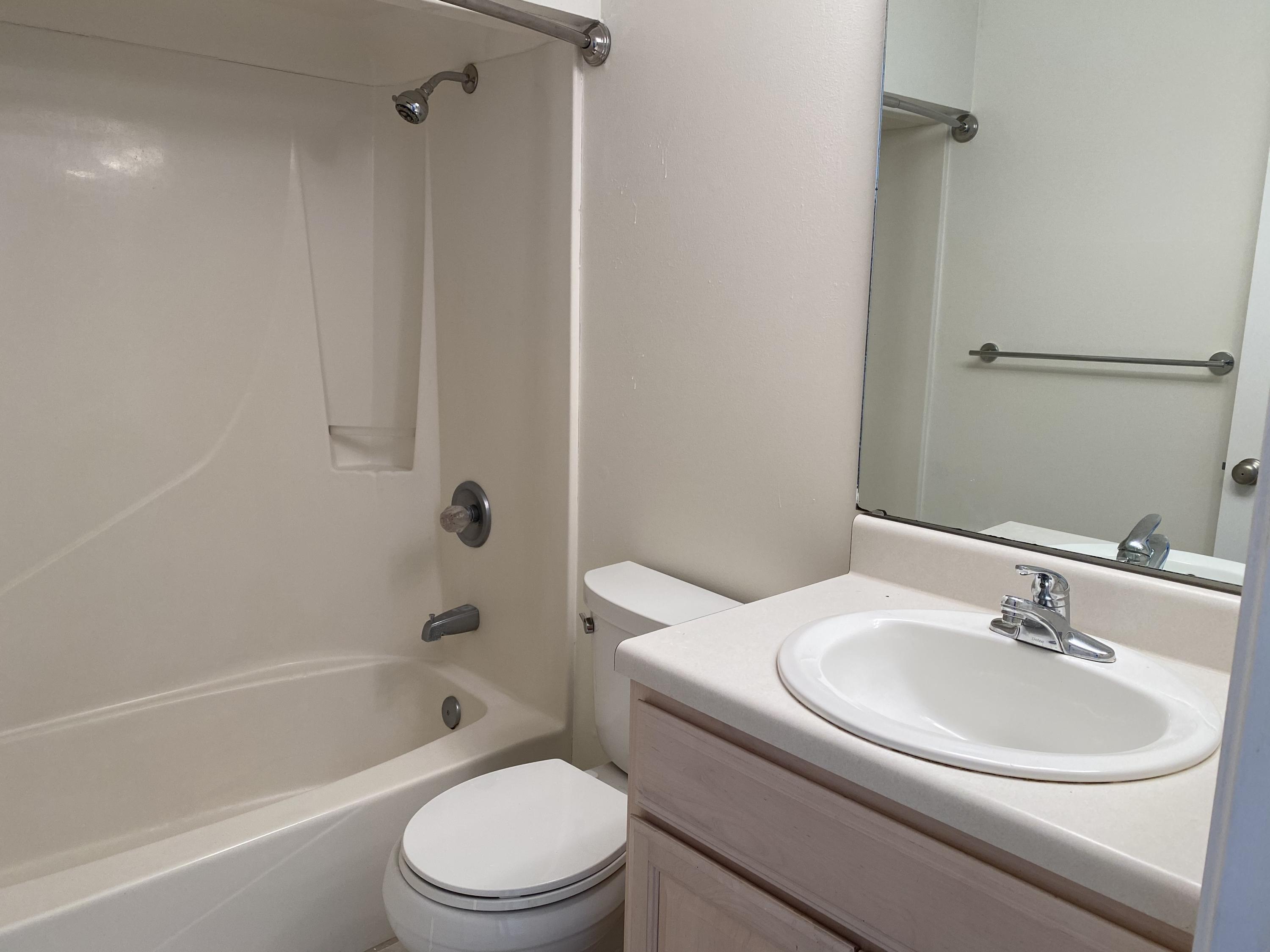 LAKESIDE CONDO AT BLUEWATER BAY - Residential Lease